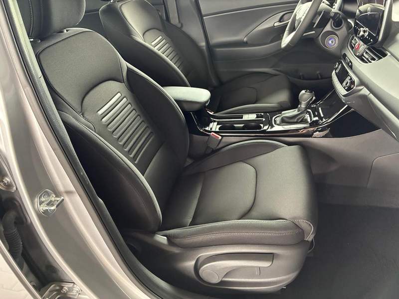 Hyundai i30 Kombi Comfort Plus 1.0 TGDI DCT / Navi Sitz + L... — photo 9