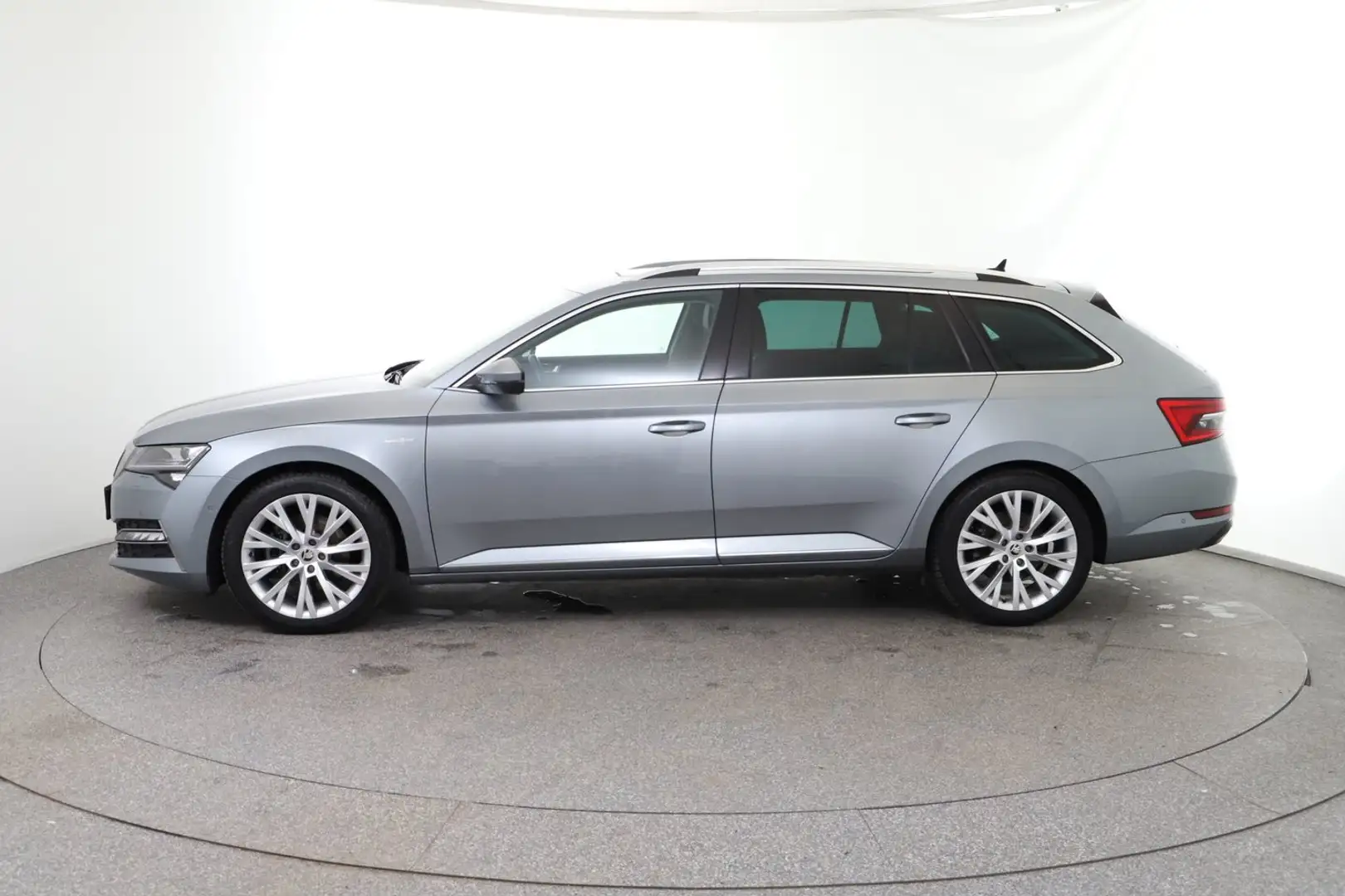 Skoda Superb iV SPORTLINE DSG Grau - 2