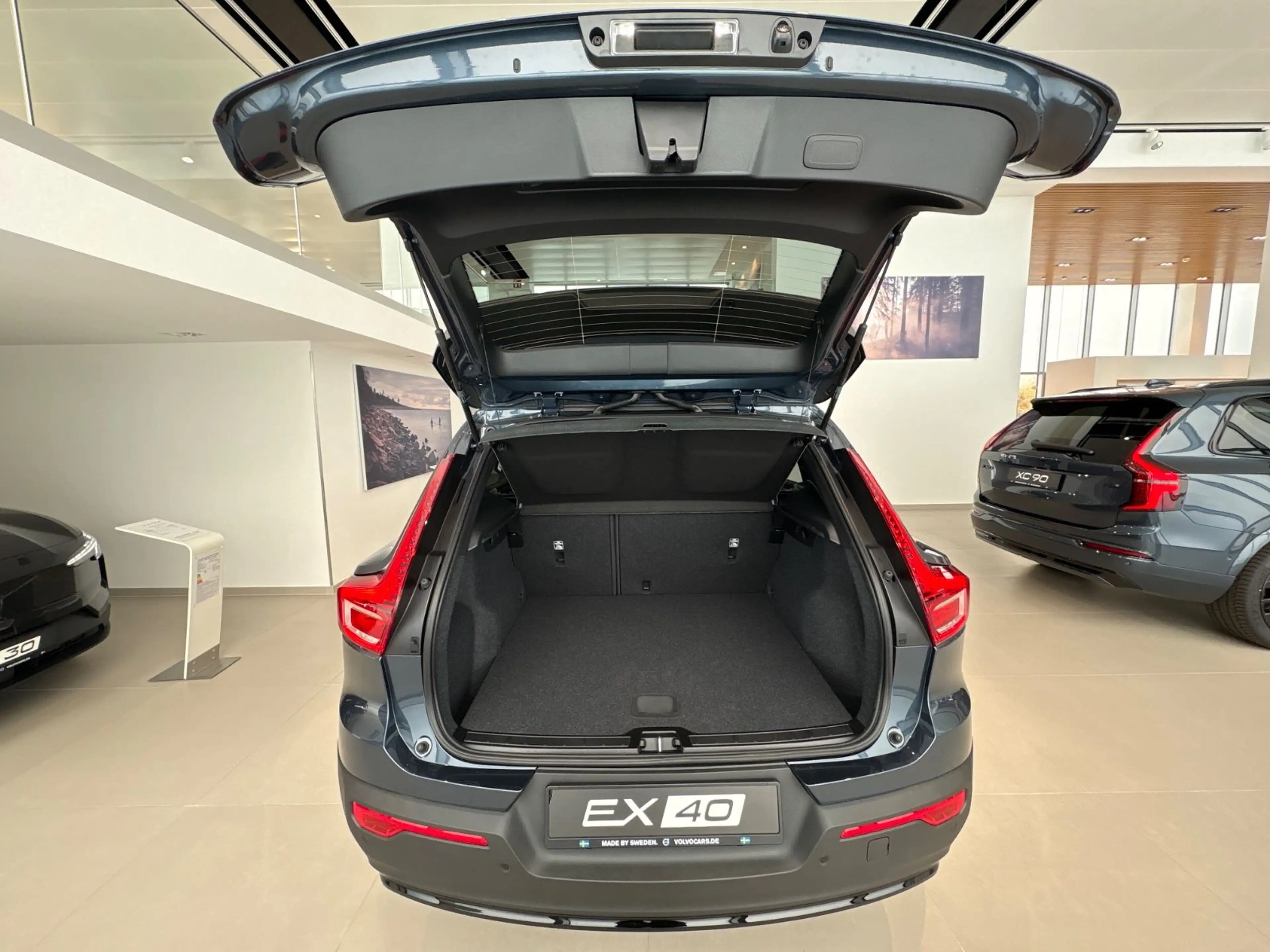 Volvo EX40 CORE SINGLE MOTOR-360-PRIVACY-PILOTASSIST — photo 8