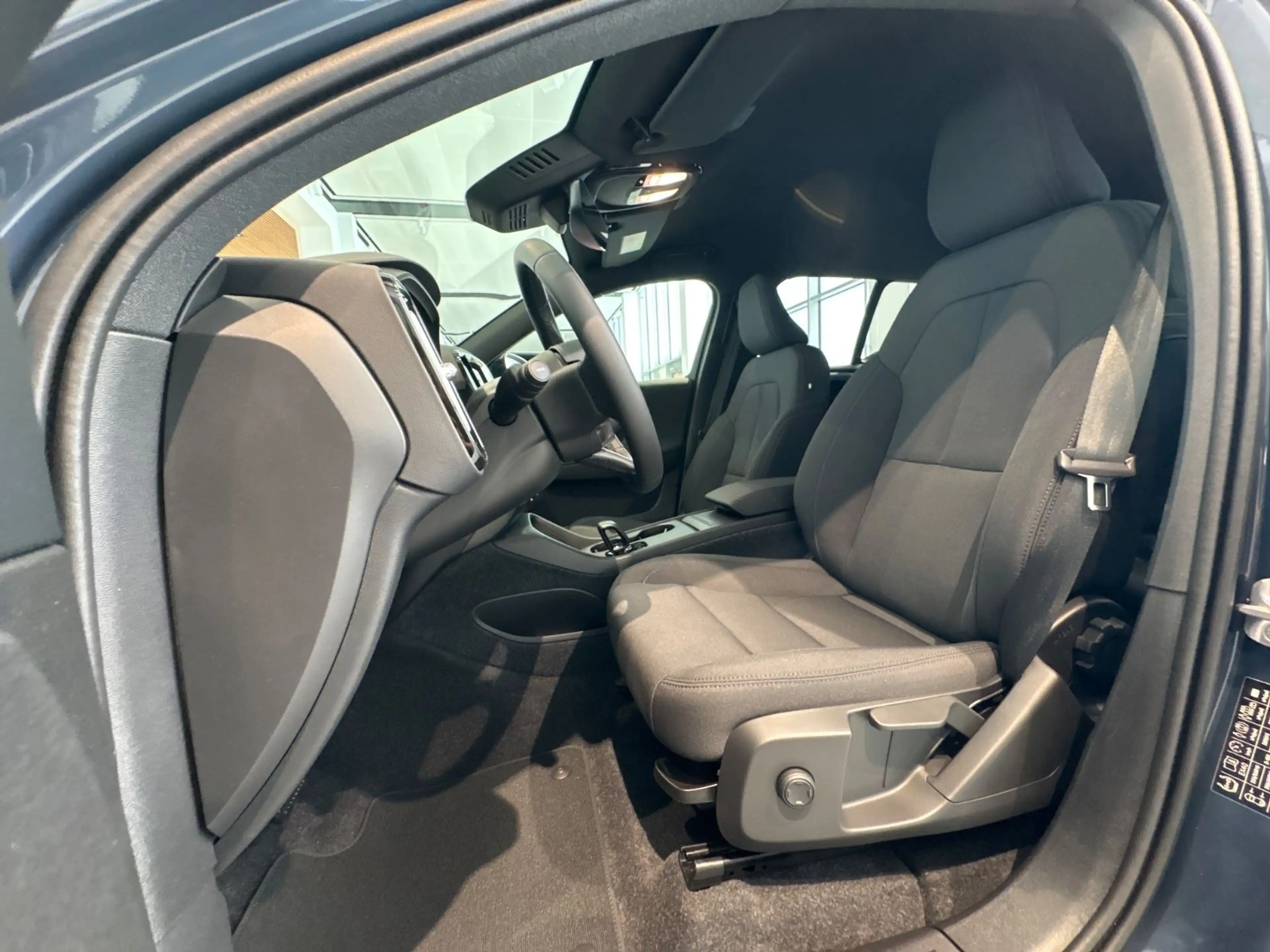 Volvo EX40 CORE SINGLE MOTOR-360-PRIVACY-PILOTASSIST — photo 10