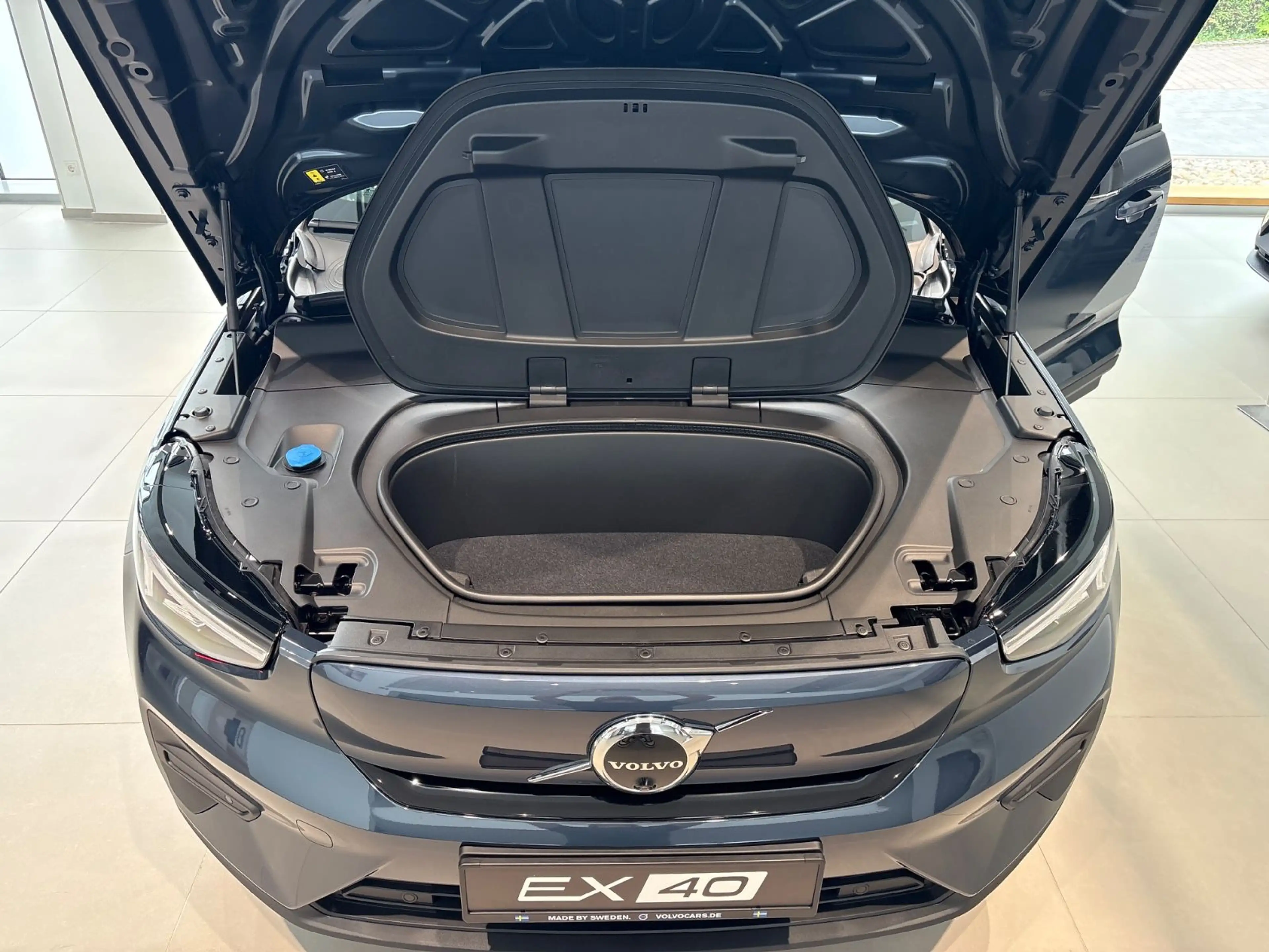 Volvo EX40 CORE SINGLE MOTOR-360-PRIVACY-PILOTASSIST — photo 3