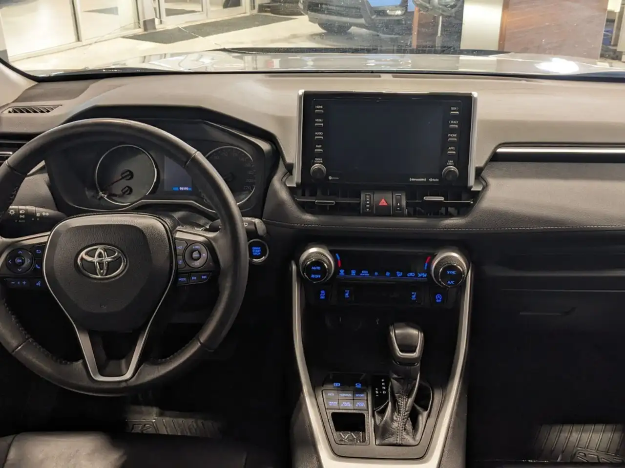 Toyota RAV 4 снимка Toyota RAV 4