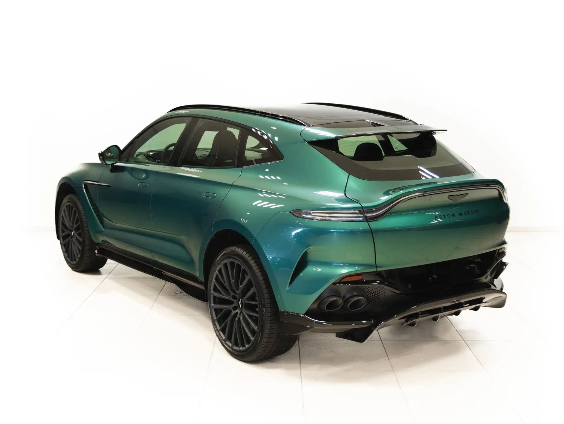 애스턴마틴 DBX 2023 청록 사진 7