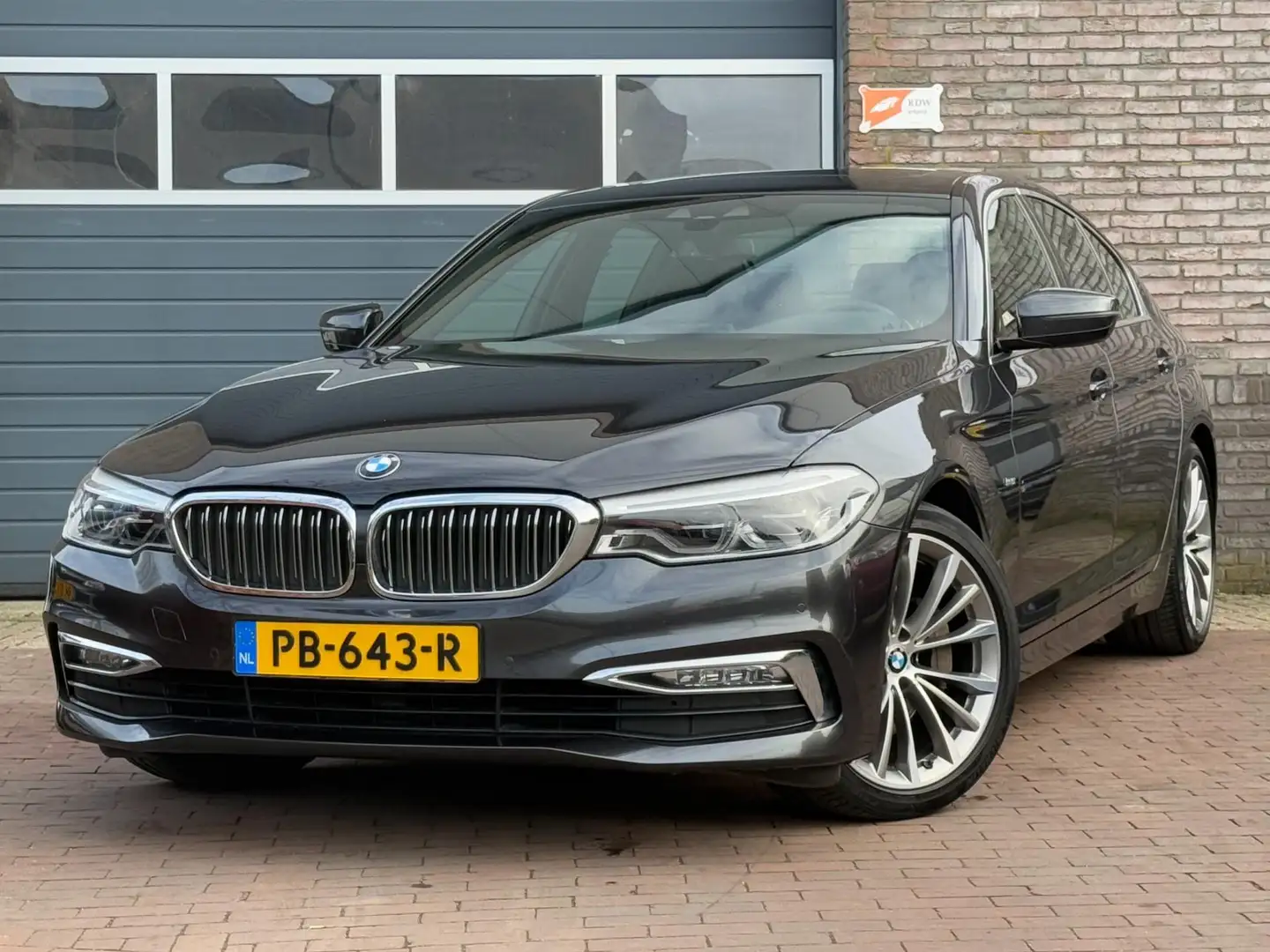 BMW 530 5-serie 530d High Executive|Leder|Schuifkanteldak Grijs - 2