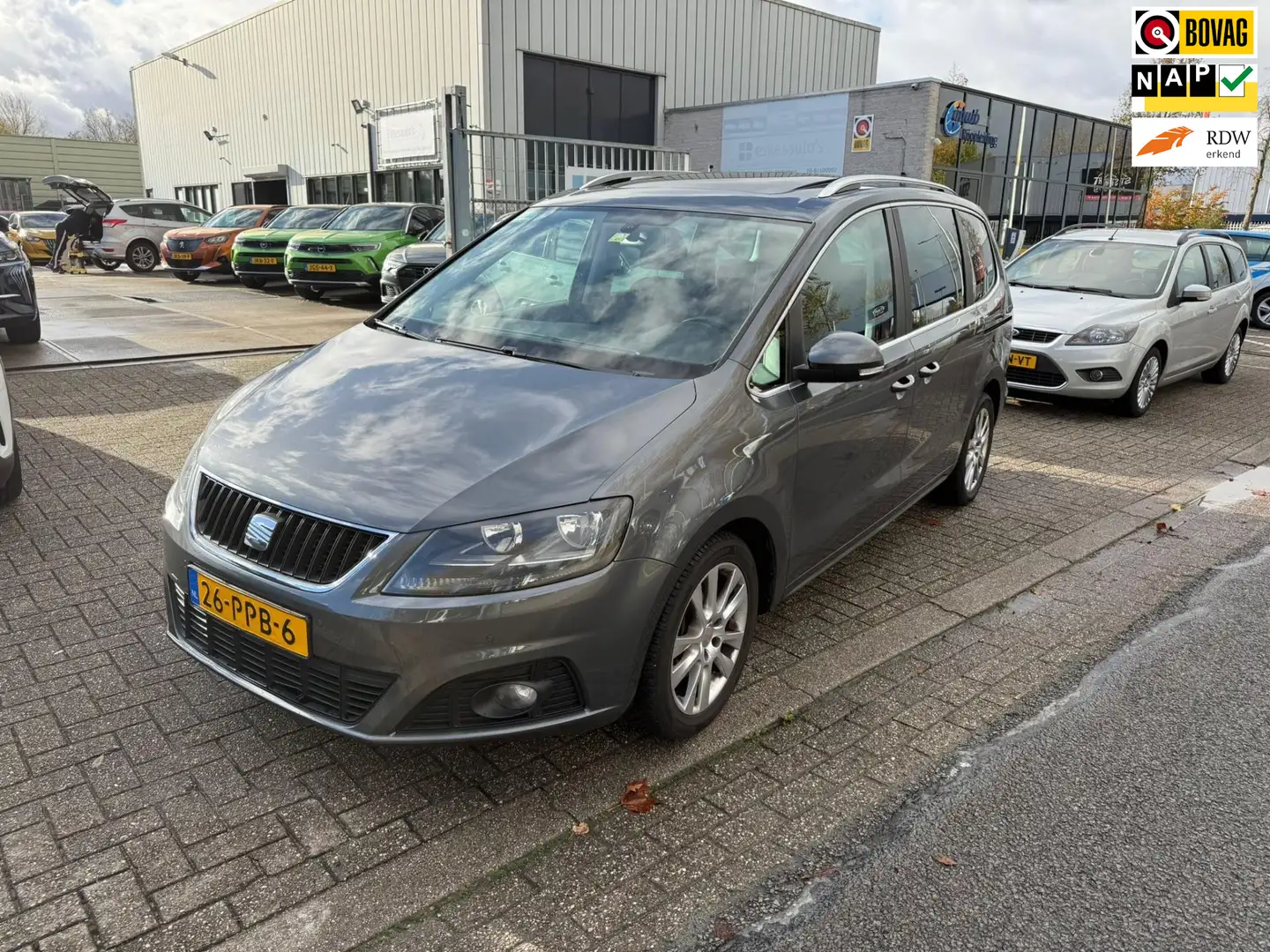 SEAT Alhambra 1.4 TSI Style 7pers, Navi, Panodak, NAP Grijs - 1