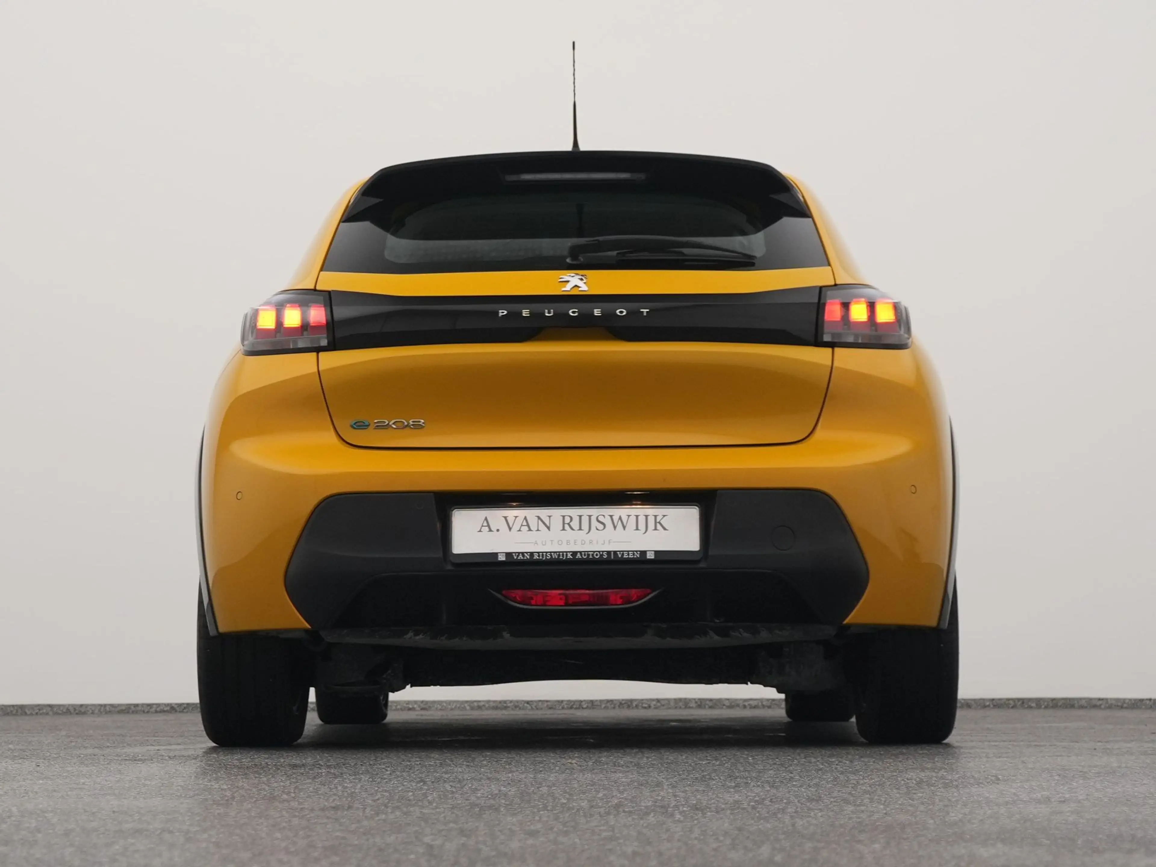 Peugeot e-208 EV Style 50 kWh | PDC | SOH 100% — photo 37