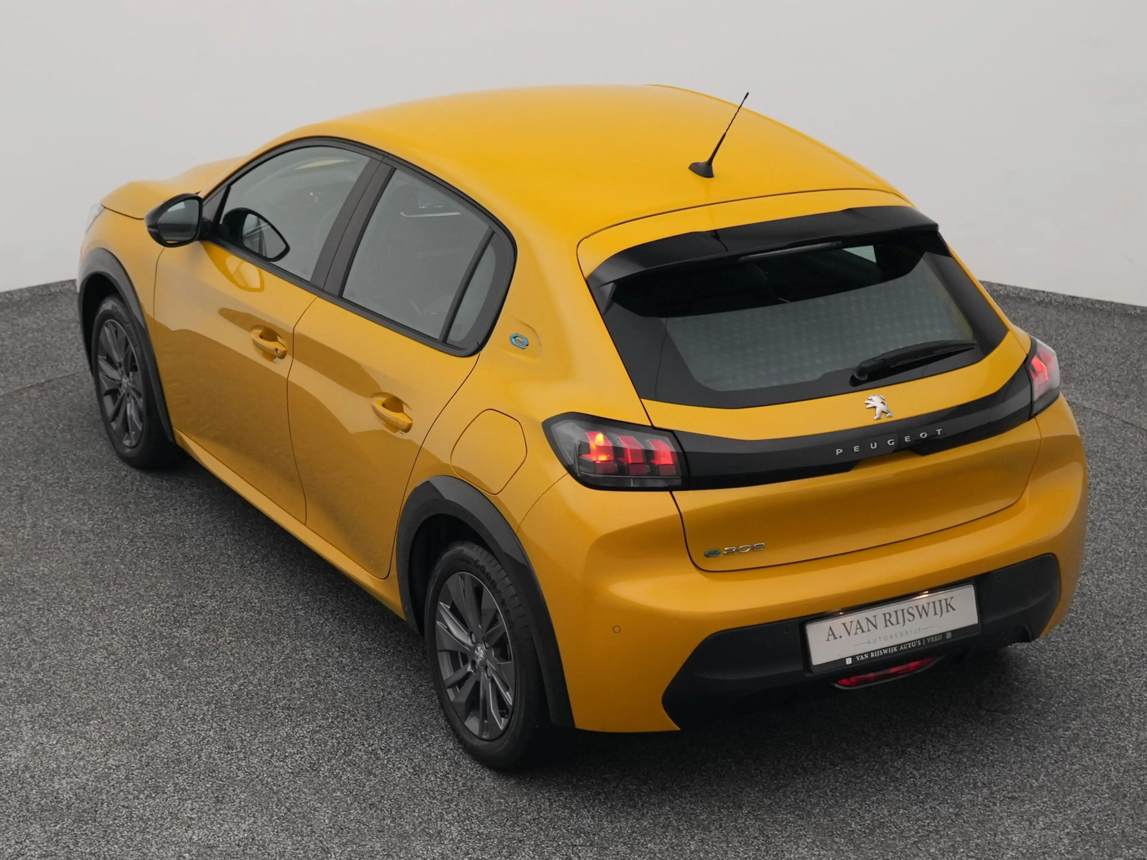 Peugeot e-208 EV Style 50 kWh | PDC | SOH 100% — photo 26