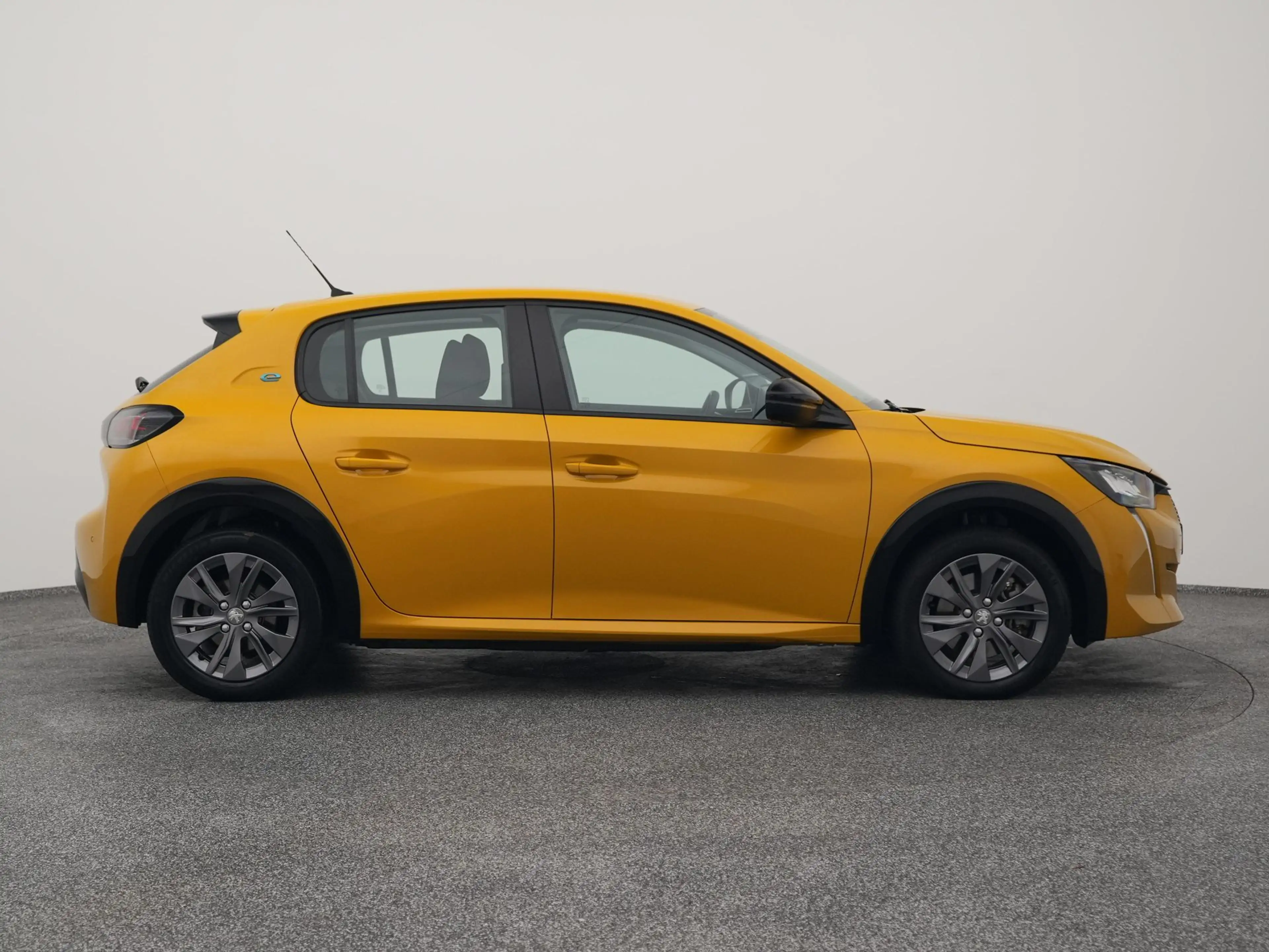 Peugeot e-208 EV Style 50 kWh | PDC | SOH 100% — photo 15