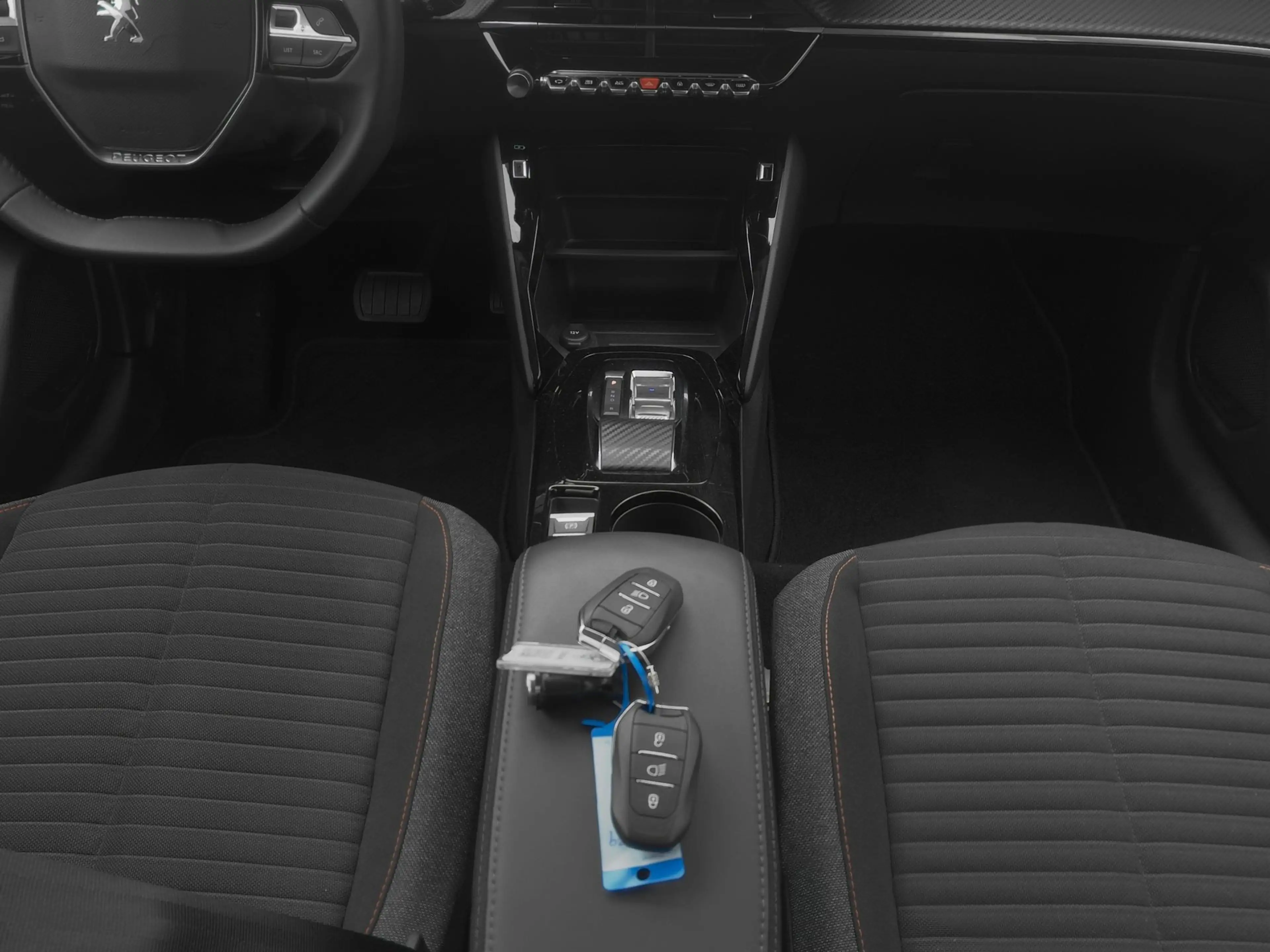 Peugeot e-208 EV Style 50 kWh | PDC | SOH 100% — photo 13