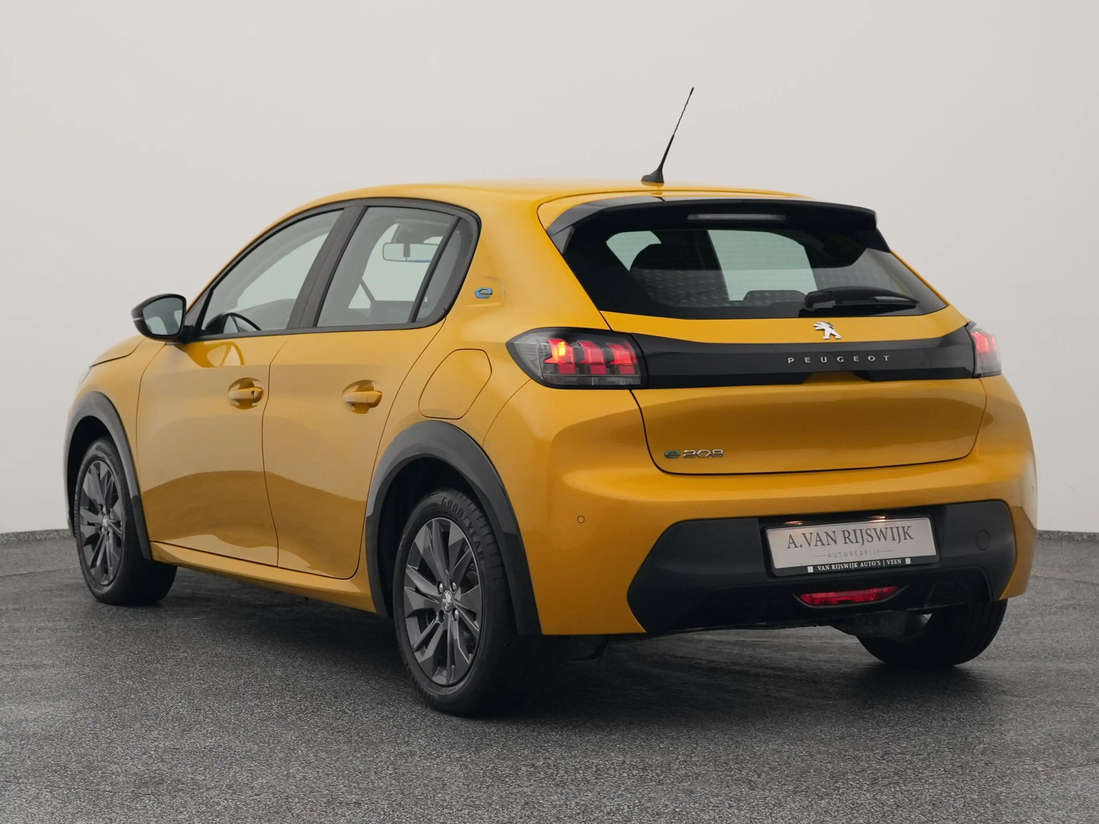 Peugeot e-208 EV Style 50 kWh | PDC | SOH 100% — photo 6