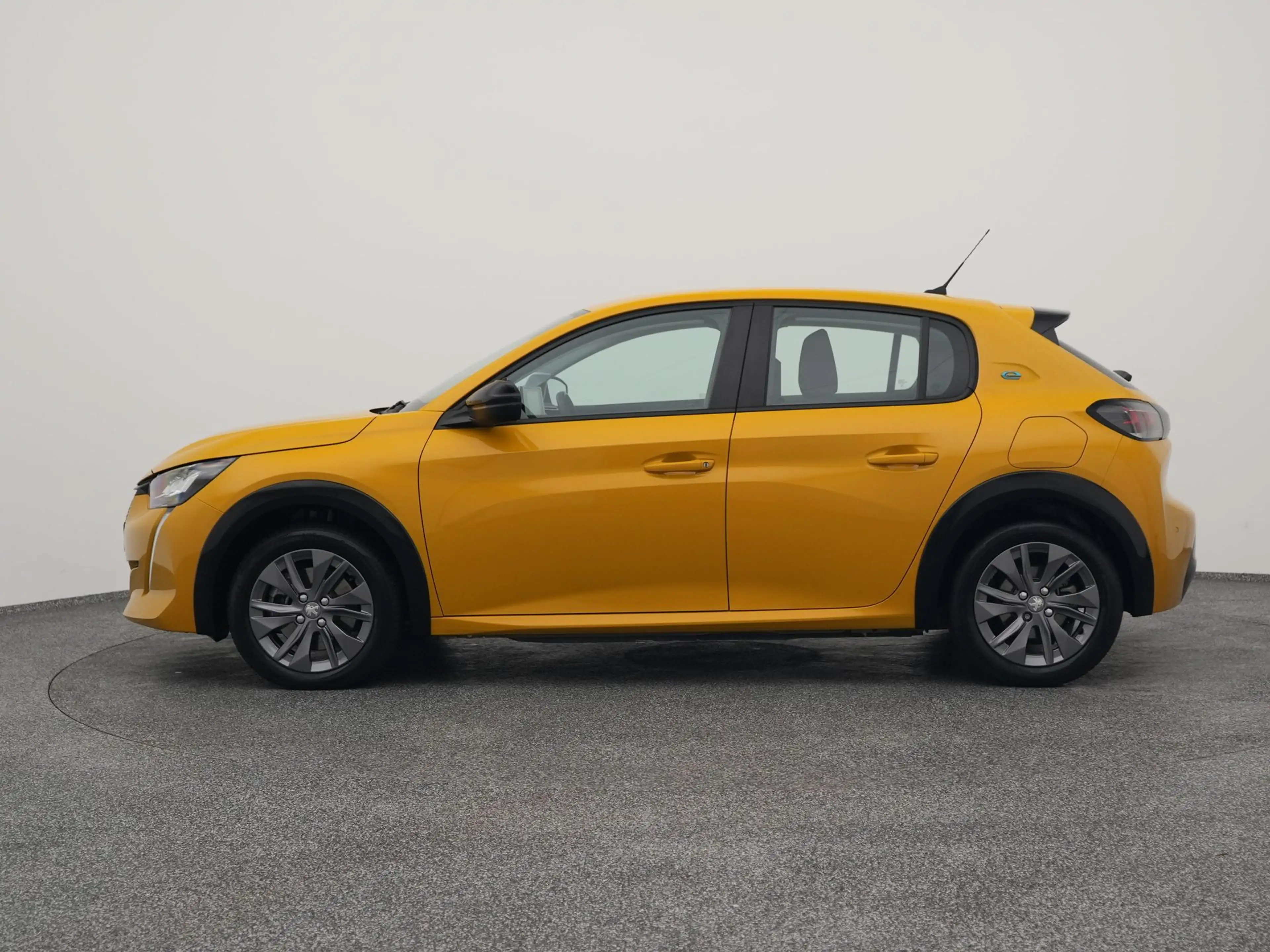Peugeot e-208 EV Style 50 kWh | PDC | SOH 100% — photo 14