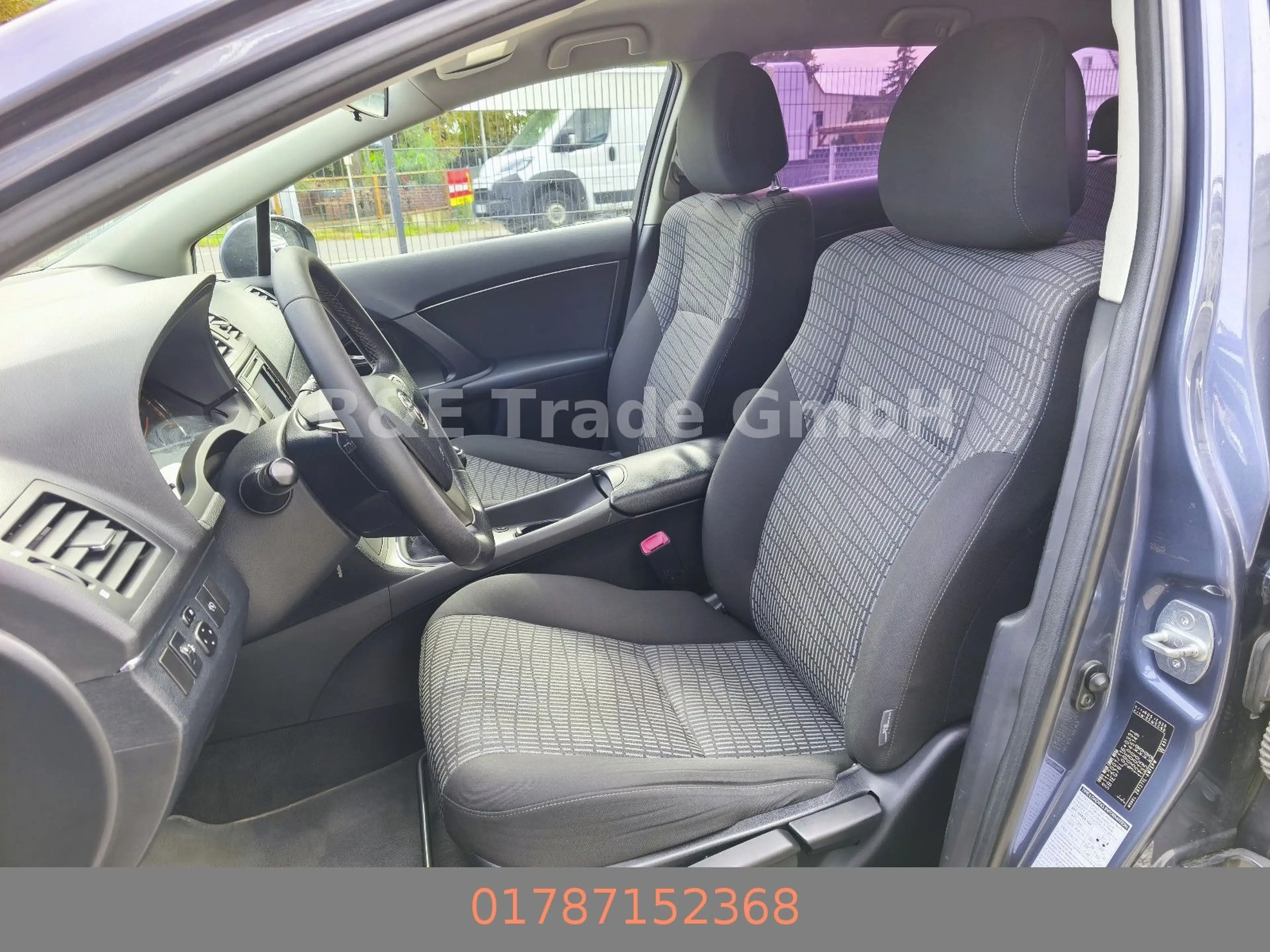 Toyota Avensis Kombi Edition Navi TÜV 06.2028 8xbereift — photo 6