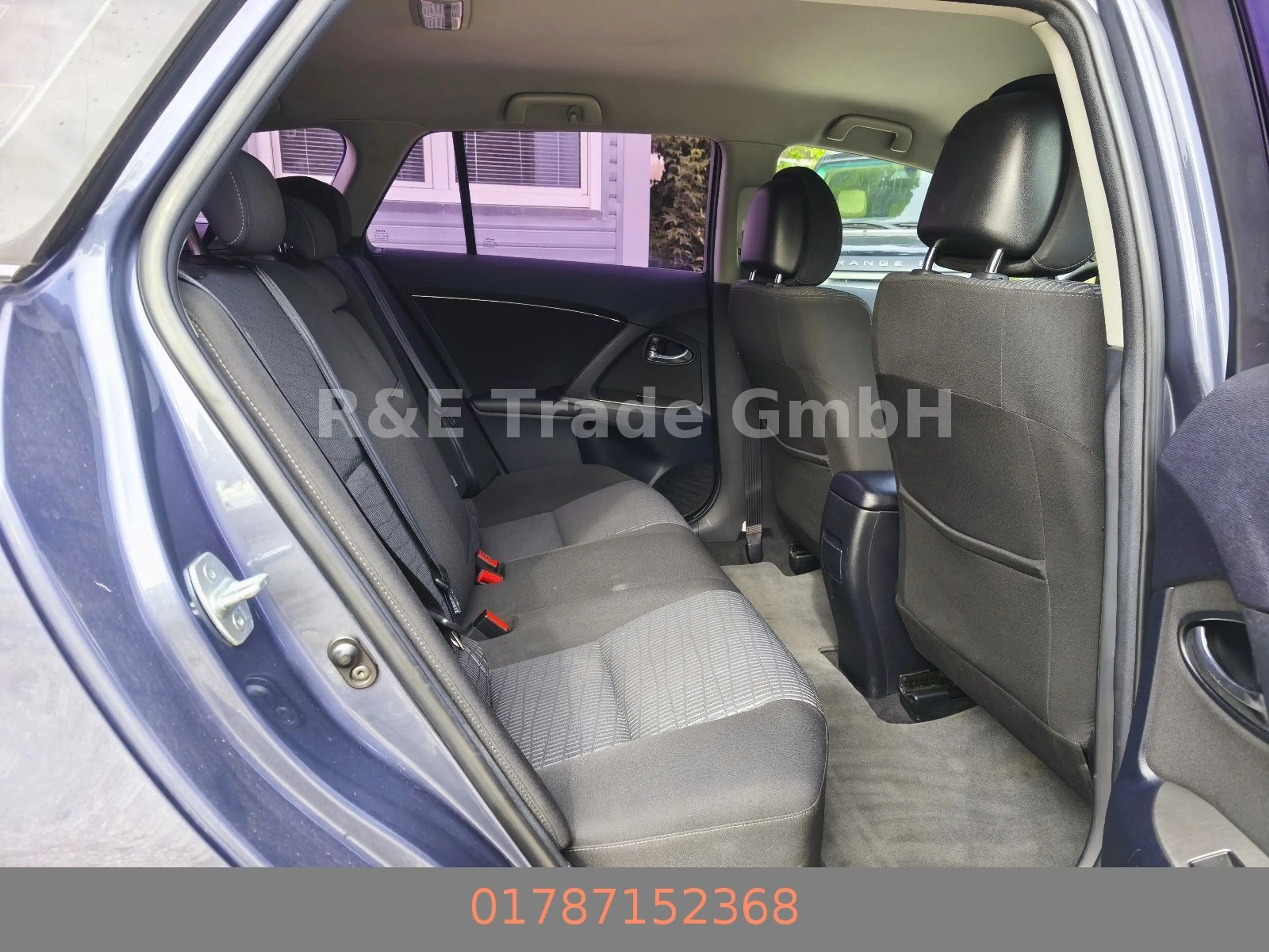 Toyota Avensis Kombi Edition Navi TÜV 06.2028 8xbereift — photo 14