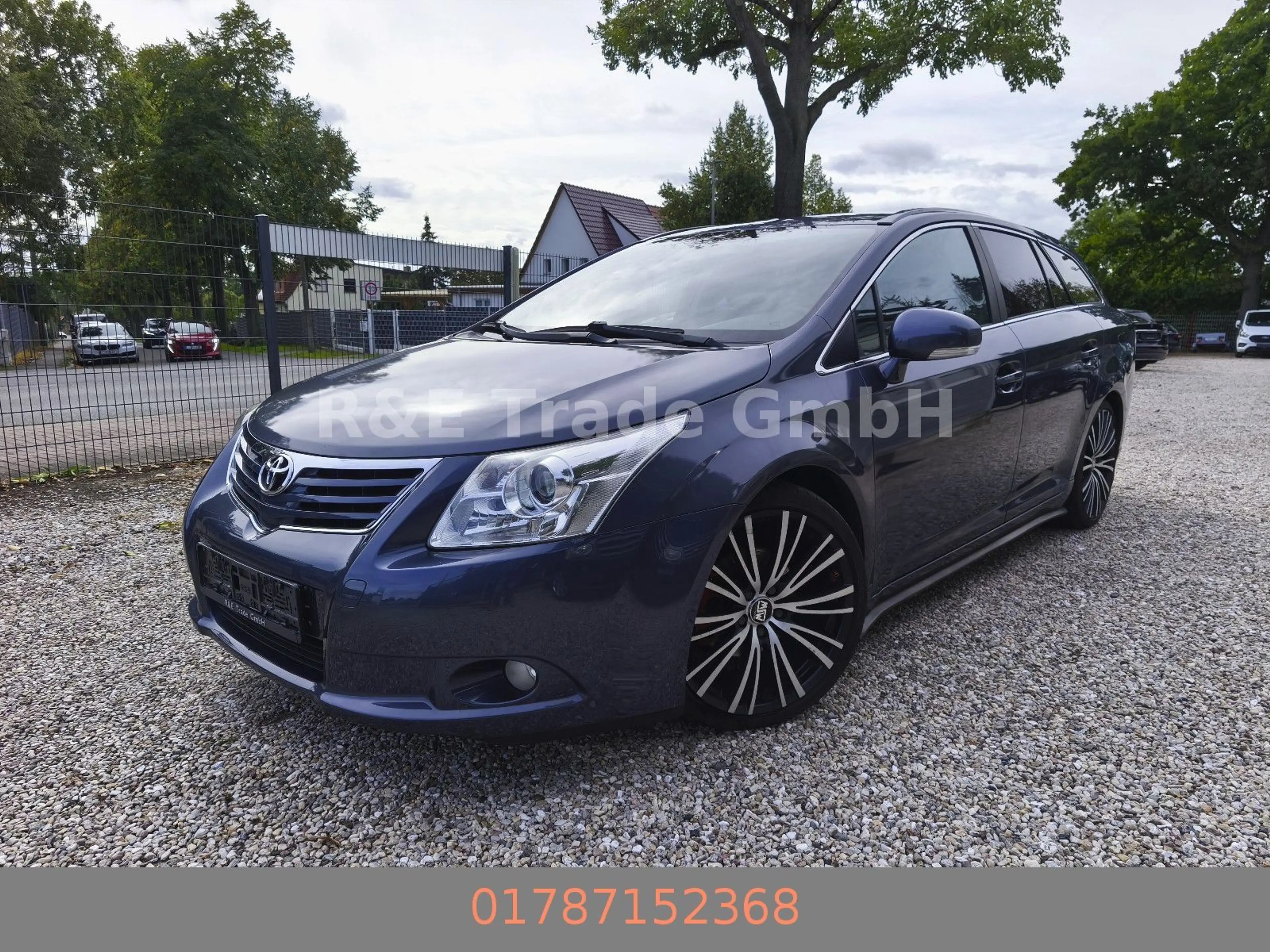 Toyota Avensis Kombi Edition Navi TÜV 06.2028 8xbereift — photo 2