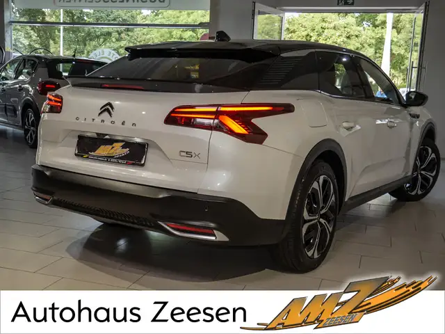 Citroen C5 X view 3
