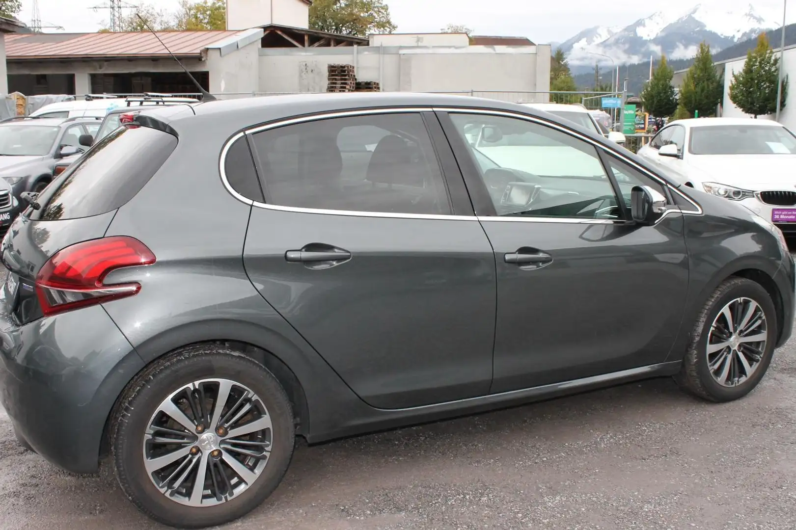 Peugeot 208 Allure Grau - 2
