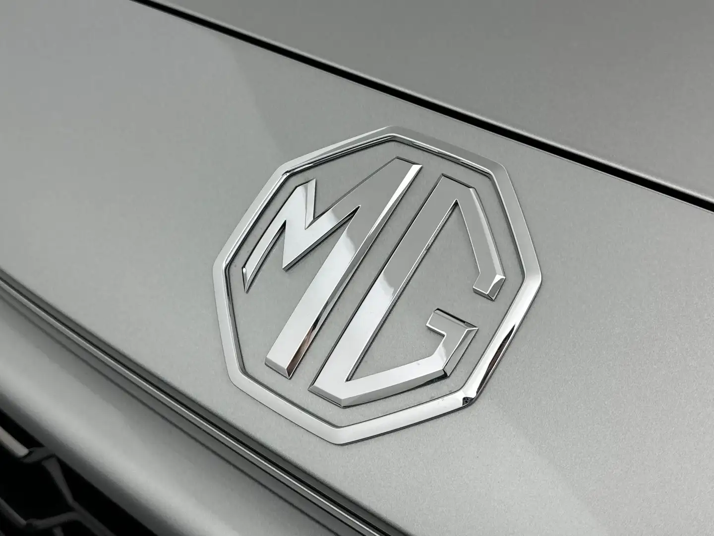 MG ZS 1.5 Hybrid+ Luxury Super Voordeel - 7 jaar garanti Grijs - 2
