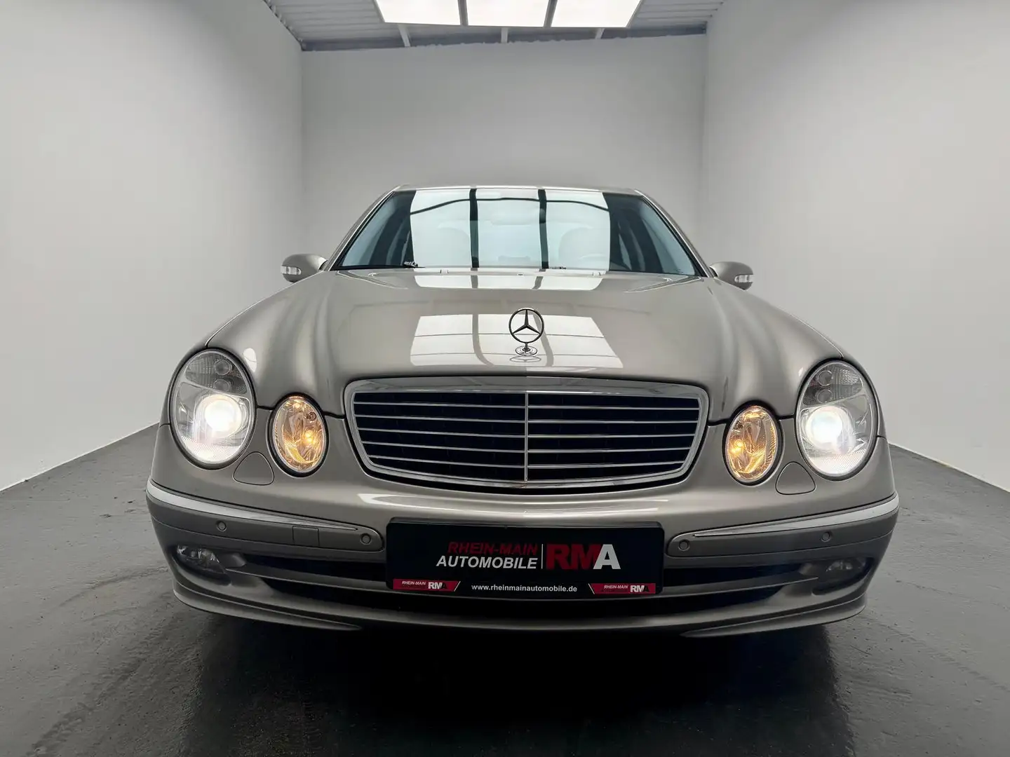 Mercedes-Benz E 220 CDI 2.2 CDI Metallic+AVANTGARDE+NAVI+XENON Silber - 2