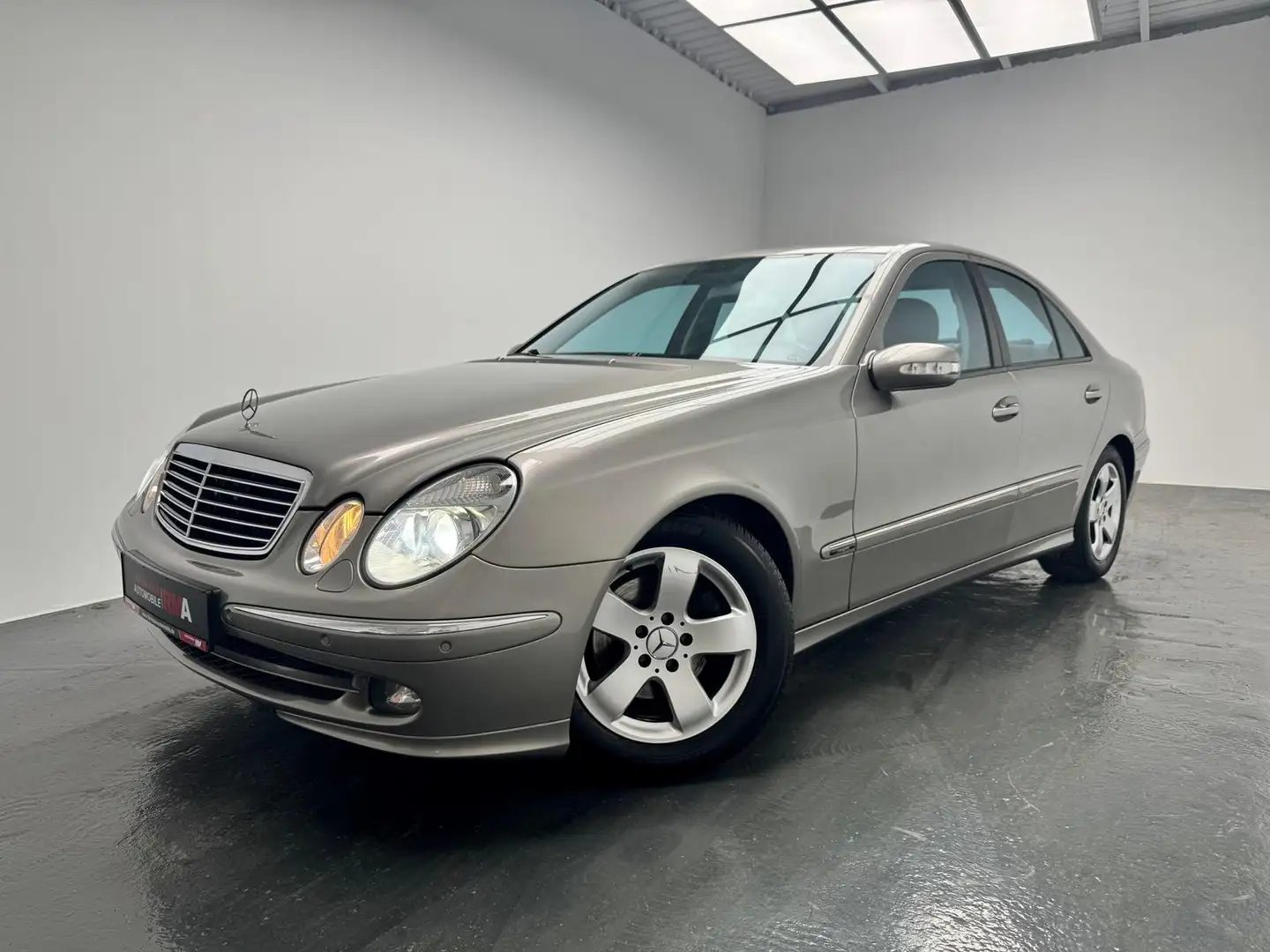 Mercedes-Benz E 220 CDI 2.2 CDI Metallic+AVANTGARDE+NAVI+XENON Silber - 1