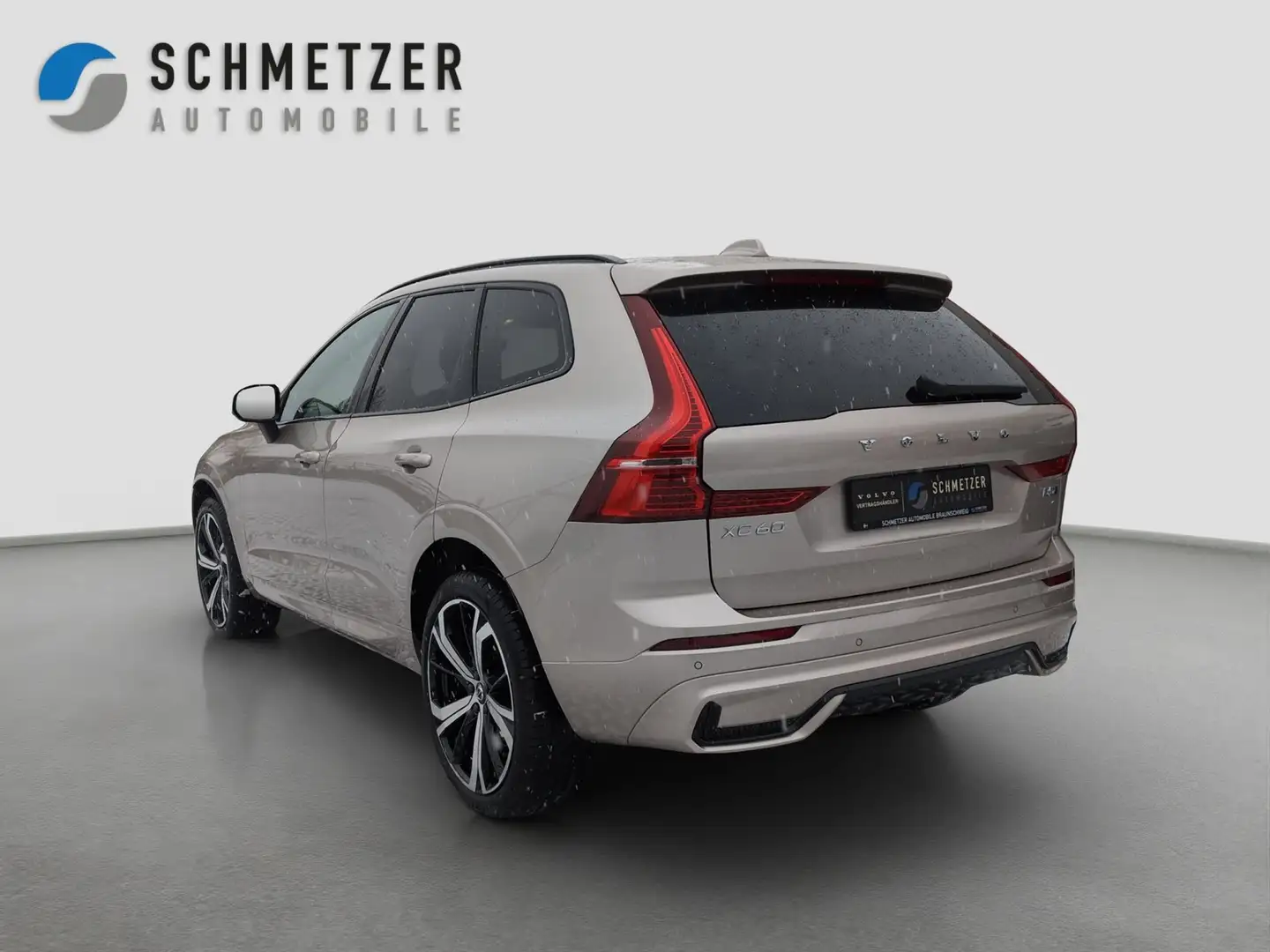 Volvo XC60+B5+AWD+E-Sitze+Harman-Kard+21"LM+PilotAss++ - 2