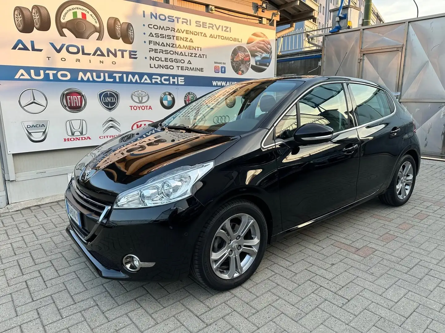 Peugeot 208 PureTech 82 5 porte Allure Negro - 1