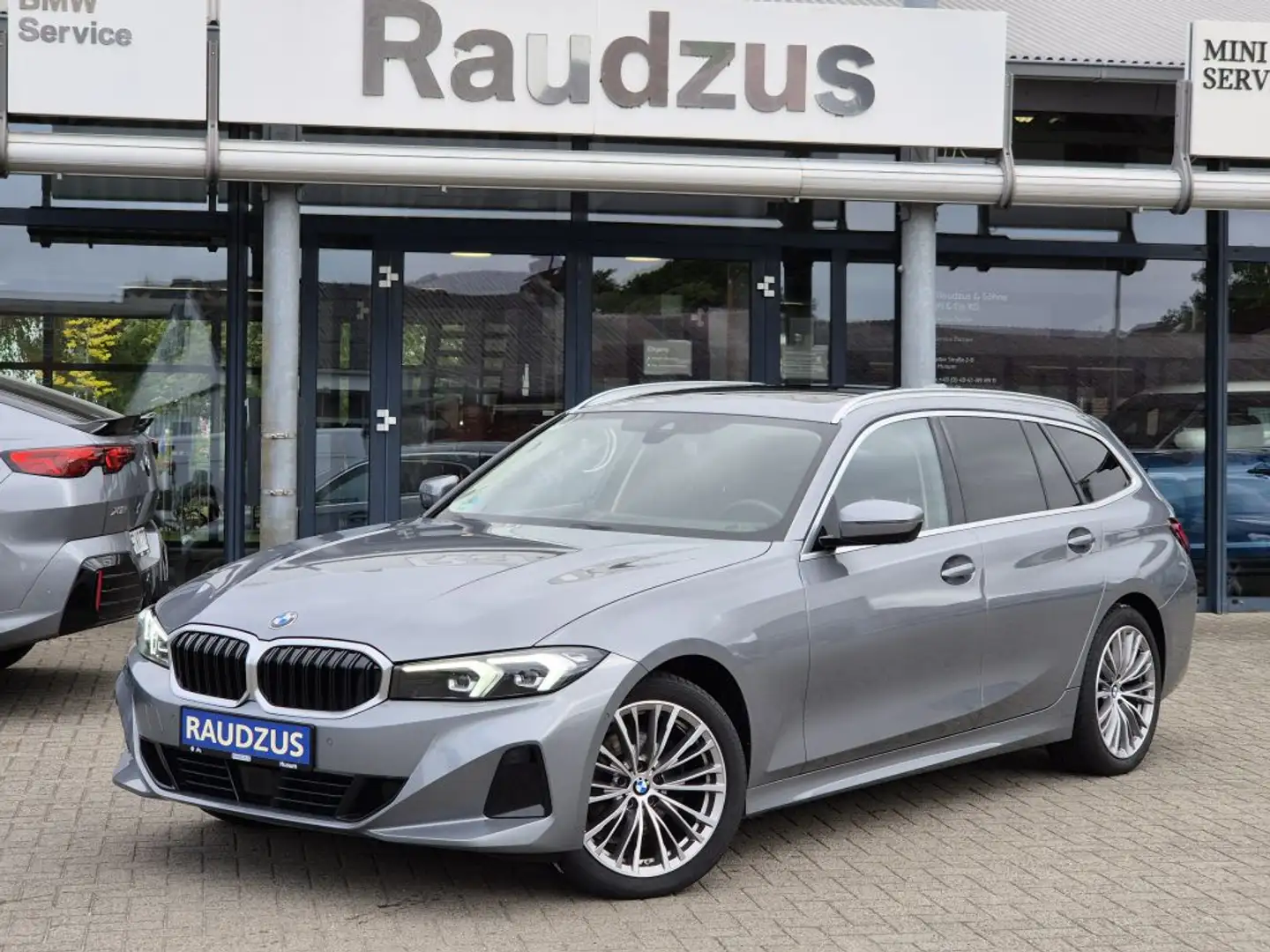 BMW 320 320d Touring xDrive Aut. Gris - 1