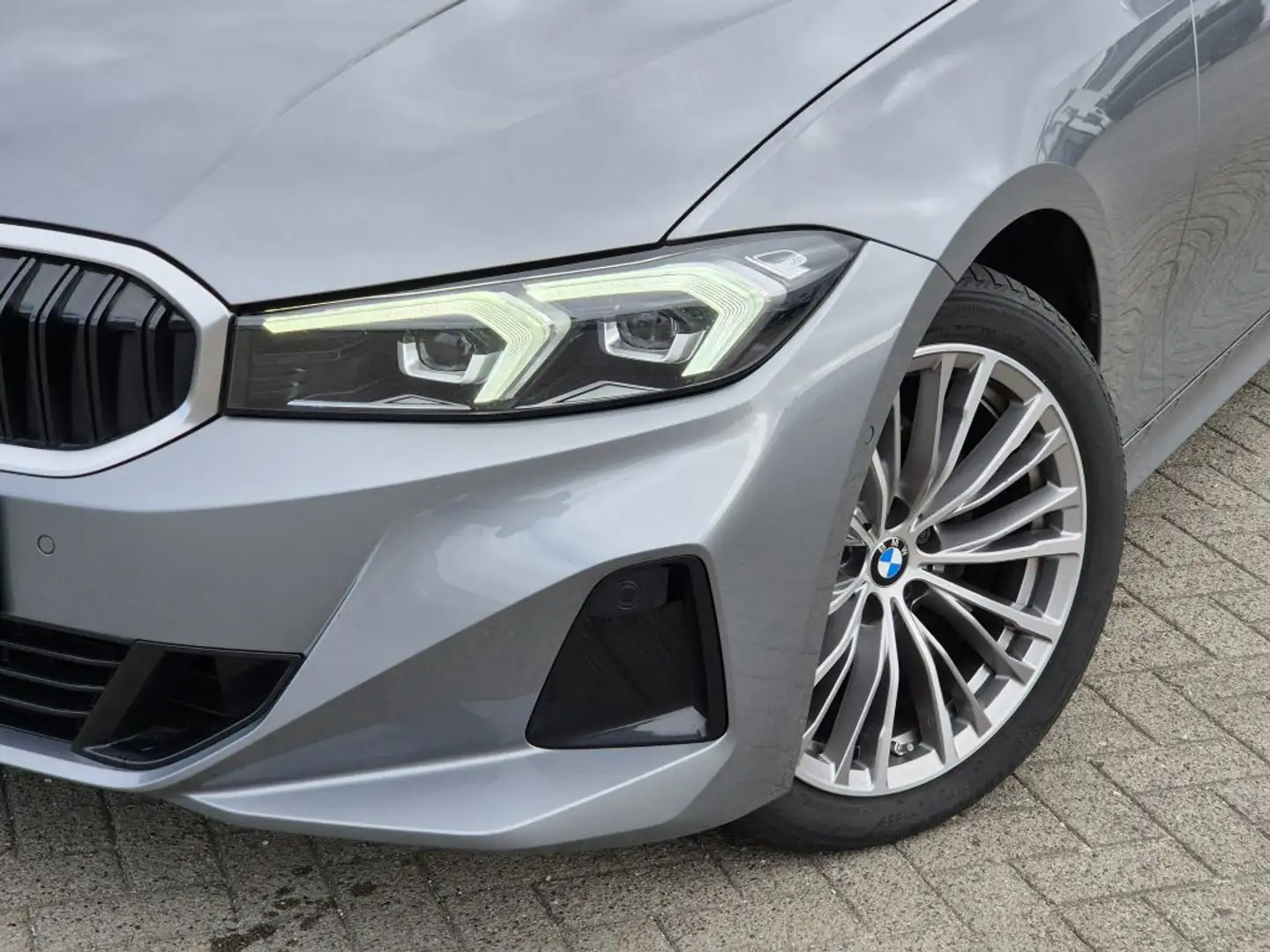 BMW 320 320d Touring xDrive Aut. Gris - 2