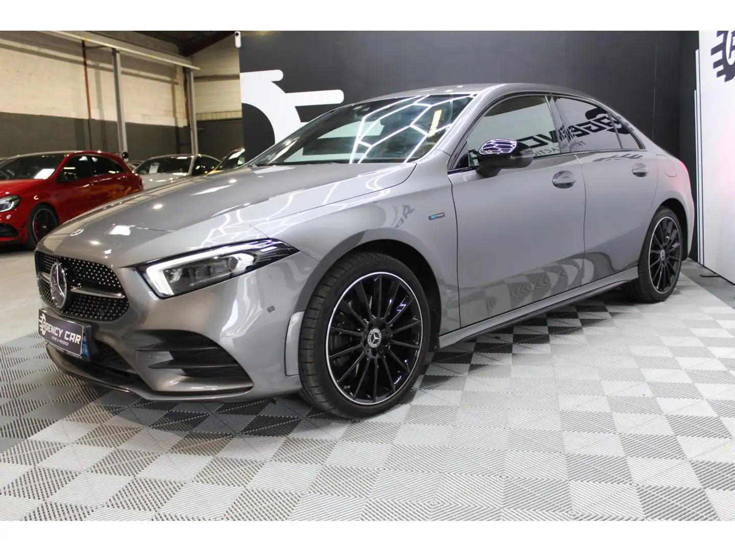 Mercedes-Benz A 250 Berline A 250 e - BV 8G-DCT -BM 177 AMG Line Grijs - 2