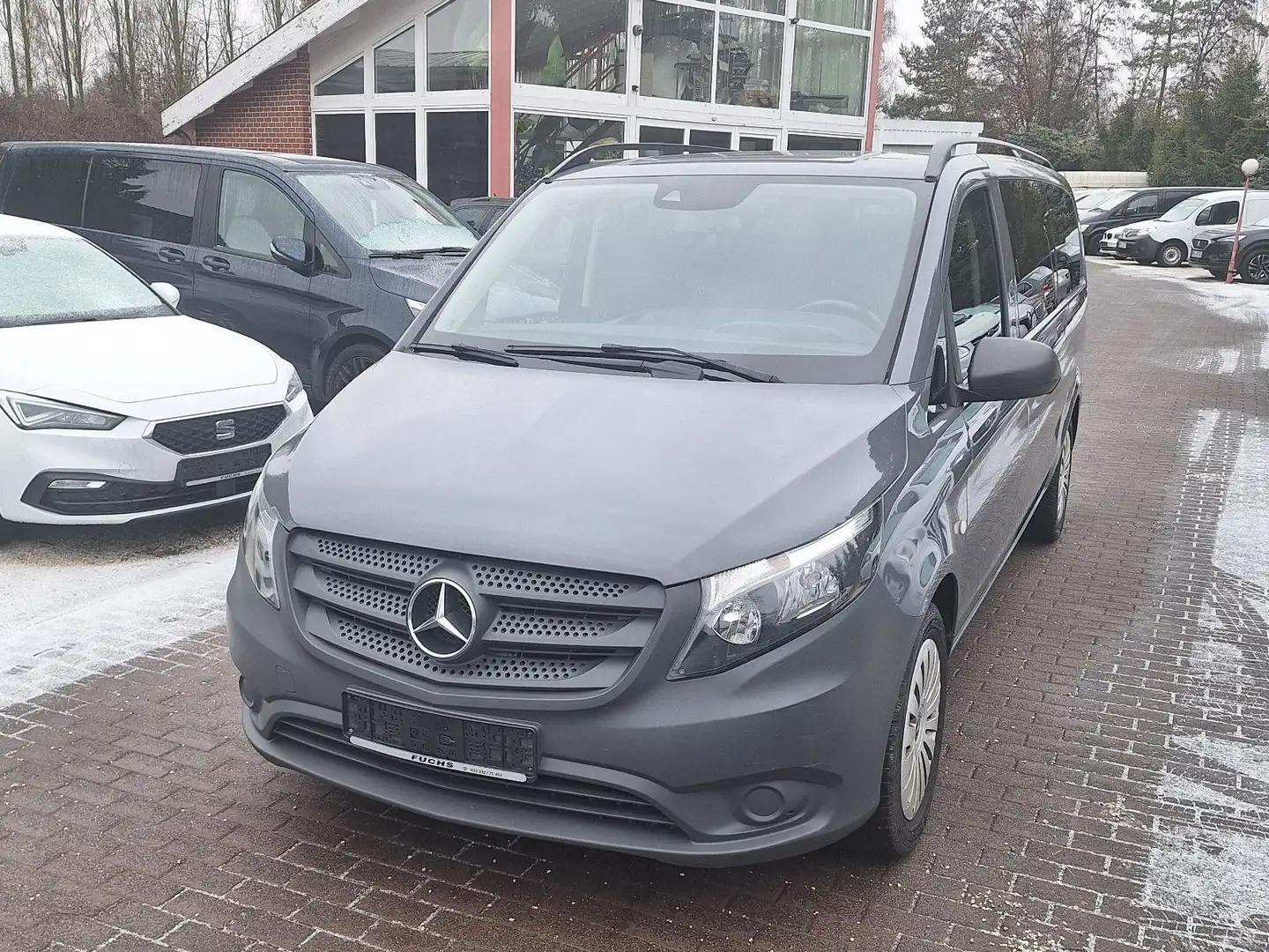 Mercedes-Benz Vito Tourer 119d Pro extralang 2.Hd AHK Kamera Grau - 2
