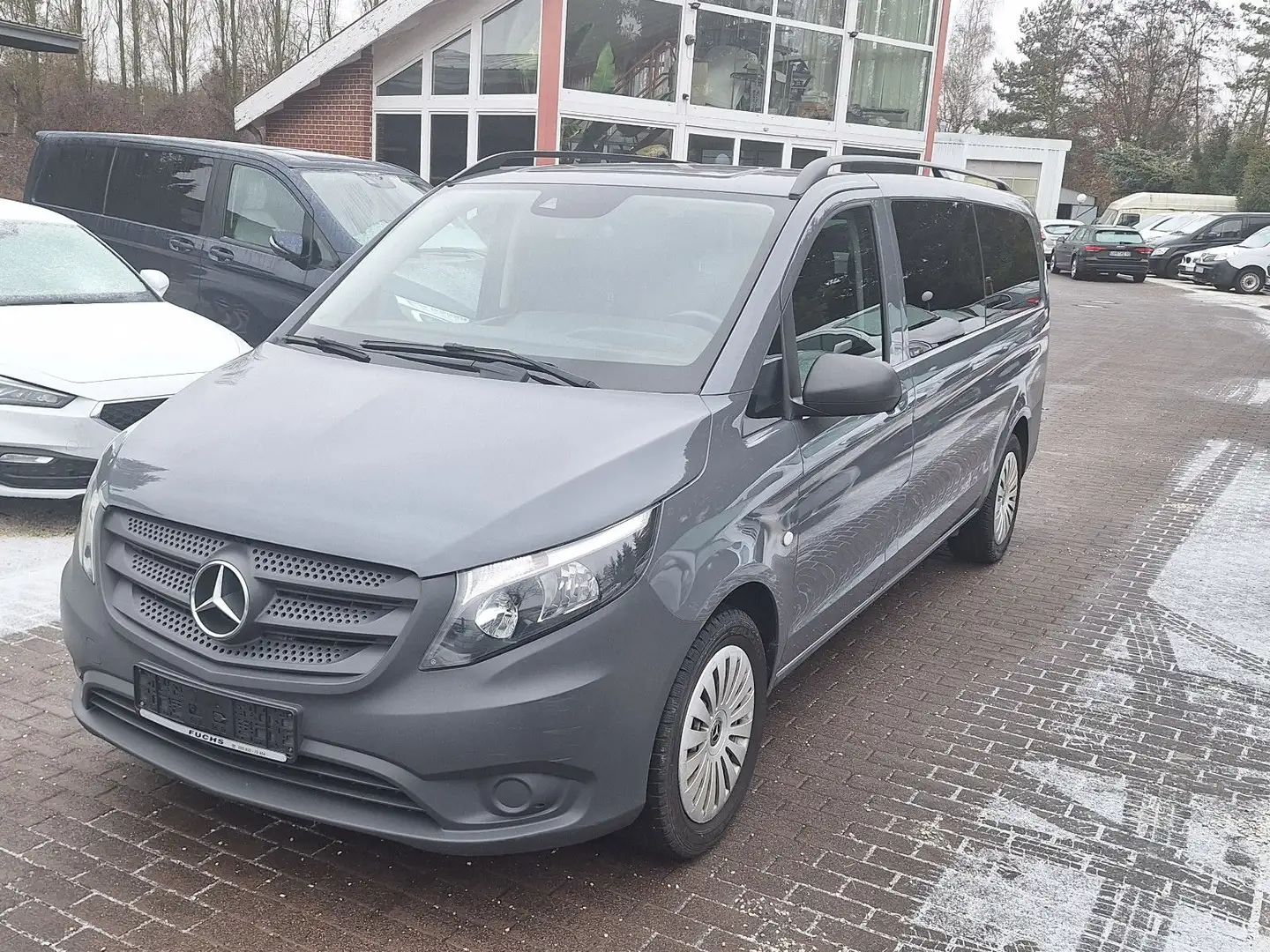 Mercedes-Benz Vito Tourer 119d Pro extralang 2.Hd AHK Kamera Grau - 1