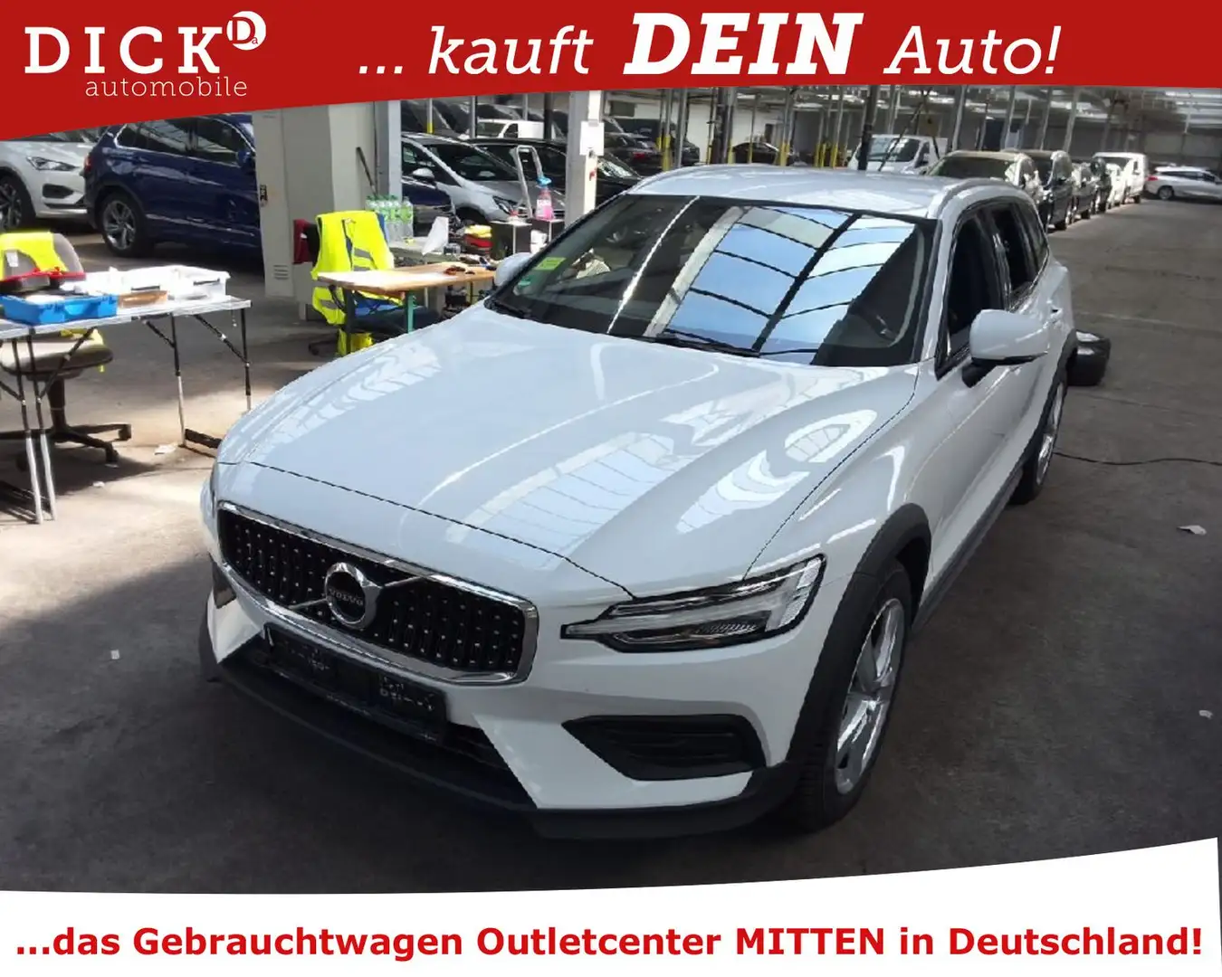 Volvo V60 Cross Country B4 AWD LED/NAVI/ACC/LEDER/SHZ/RFK/AHK/8Fa Weiß - 1
