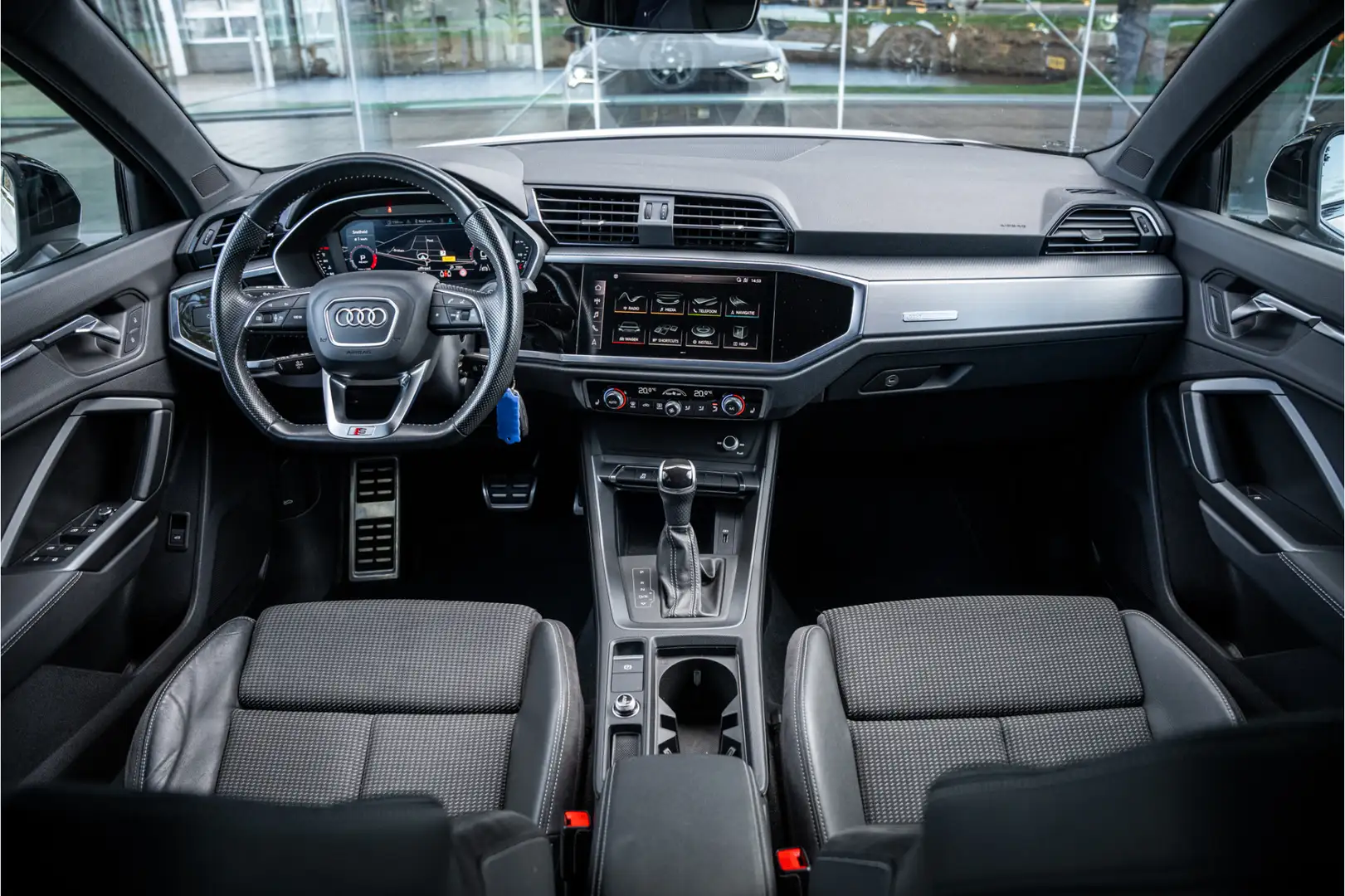 Audi Q3 35 TFSI S Edition ** 20inch ** Black Optic ** Stoe Bianco - 2