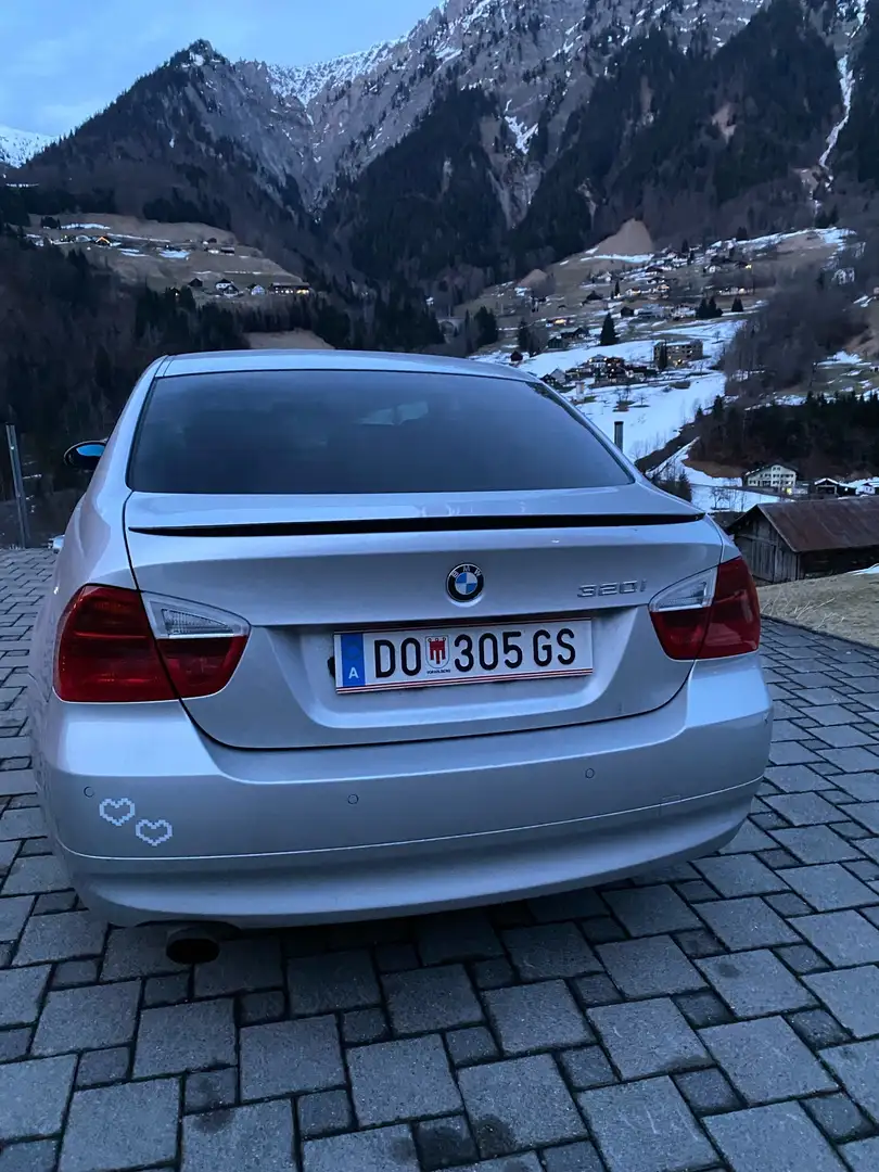 BMW 320 320i Grau - 1