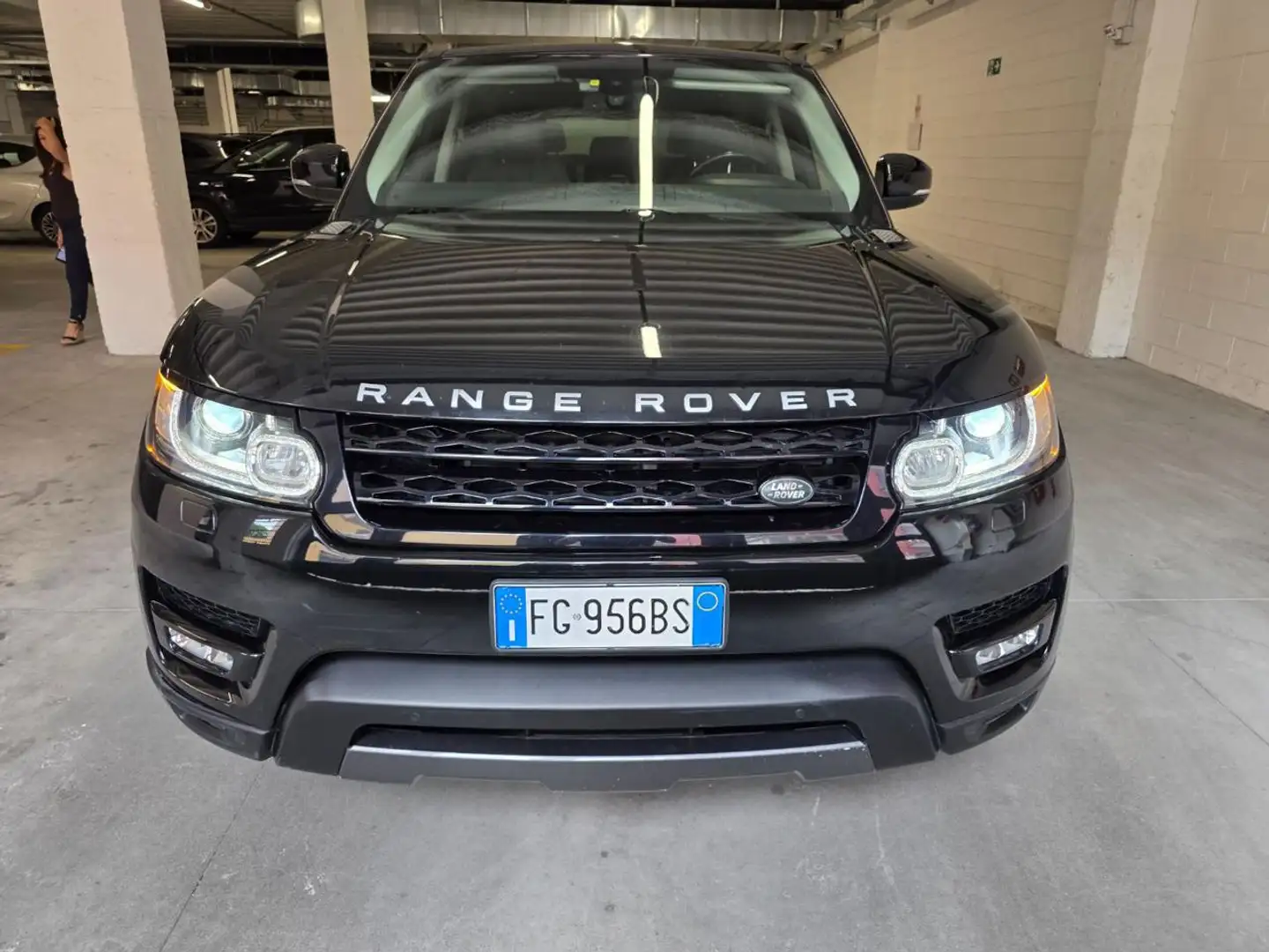 Land Rover Range Rover Sport 3.0 TDV6 HSE Schwarz - 2