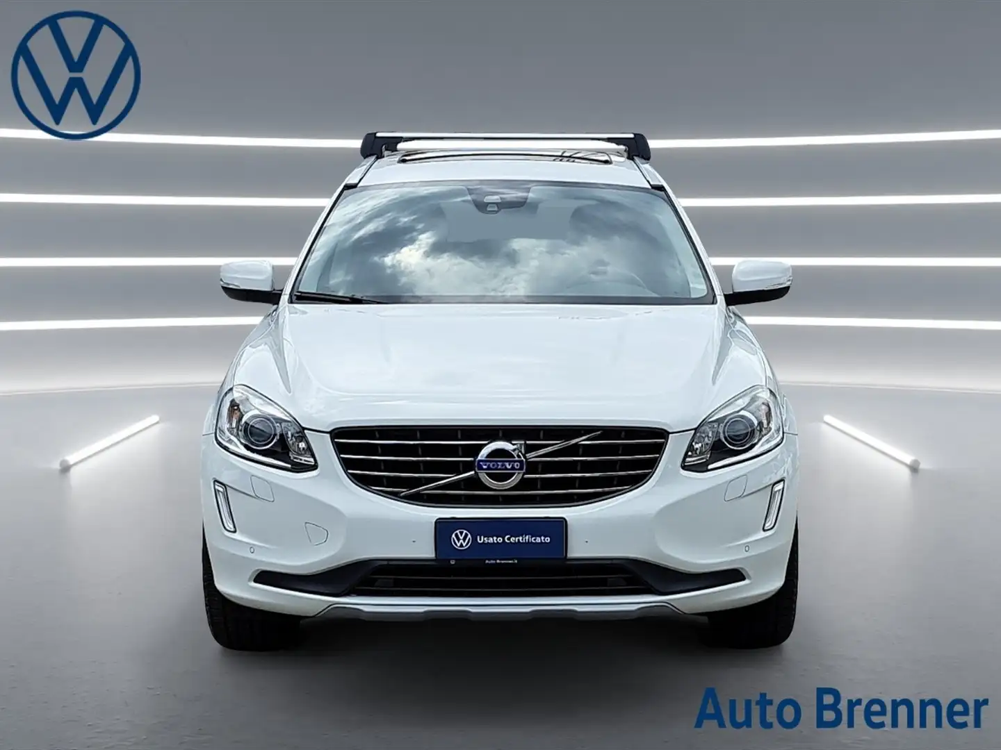 Volvo XC60 2.4 d5 kinetic awd 220cv geartronic Bianco - 2