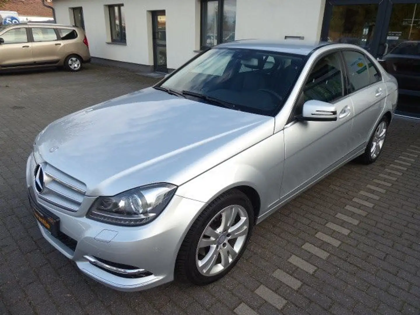 Mercedes-Benz C 200 Avantgarde CGI BlueEfficiency Silber - 2