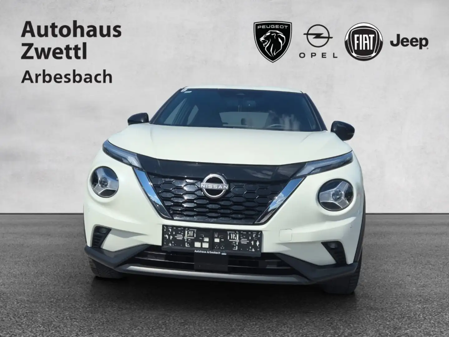 Nissan Juke 1,6 Hybrid Automatik Weiß - 2