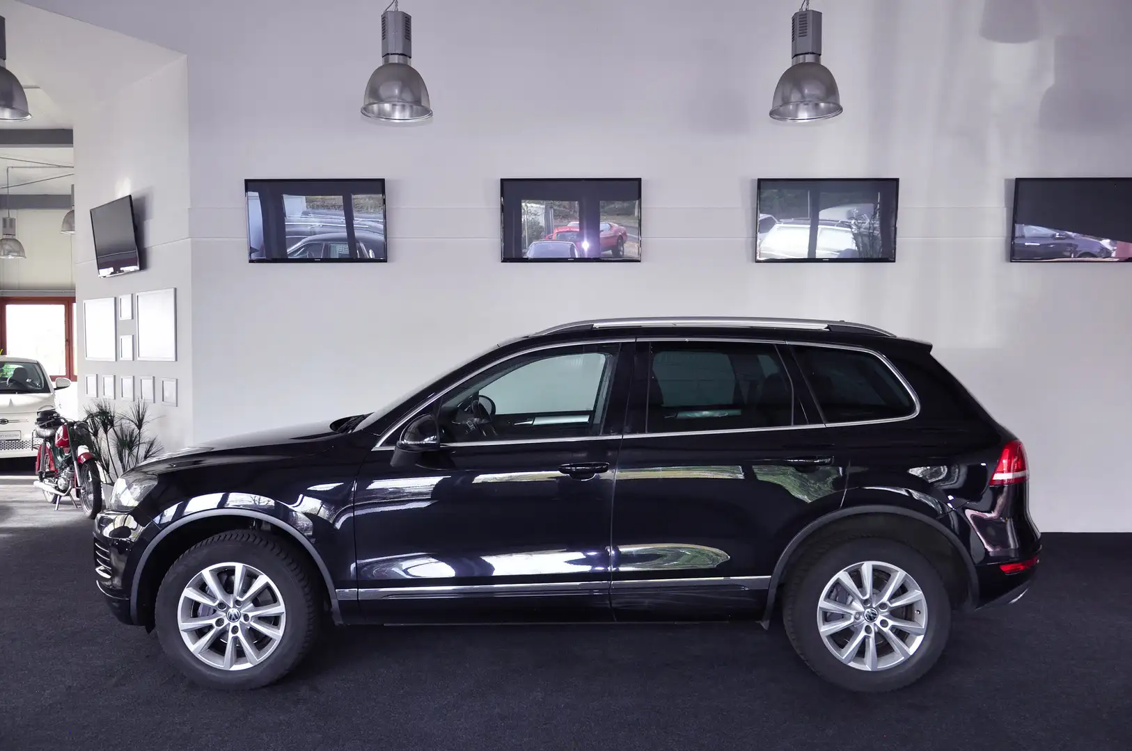 Volkswagen Touareg 3.0 V6 TDI ! Panorama ! Leder ! Bi-Xenon ! AHK ! Zwart - 2