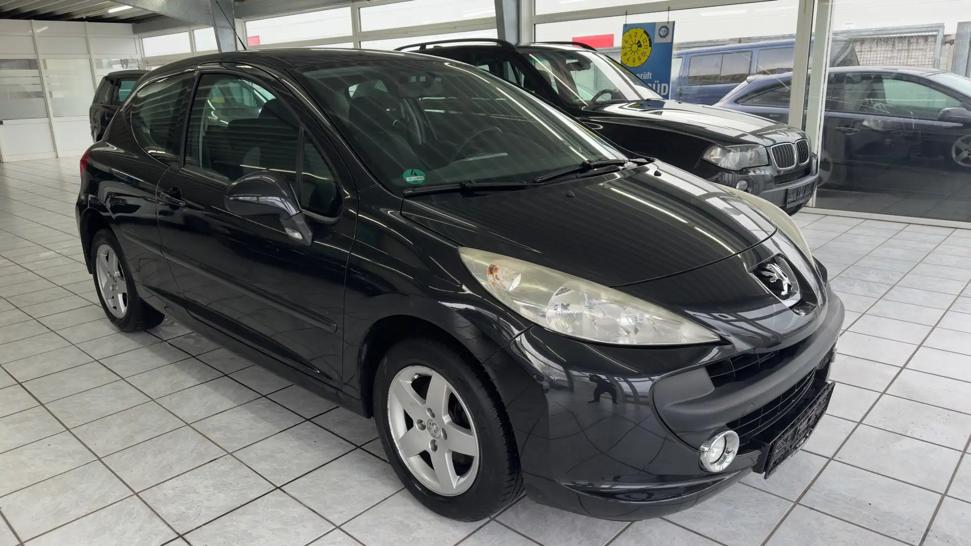 Peugeot 207 Urban Move Schwarz - 1