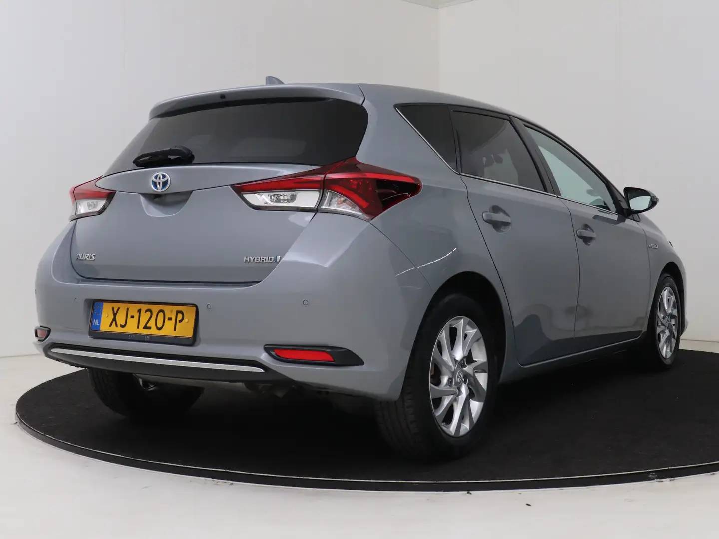 Toyota Auris 1.8 Hybrid Energy Plus I Navigatie I Climate Contr Gris - 2