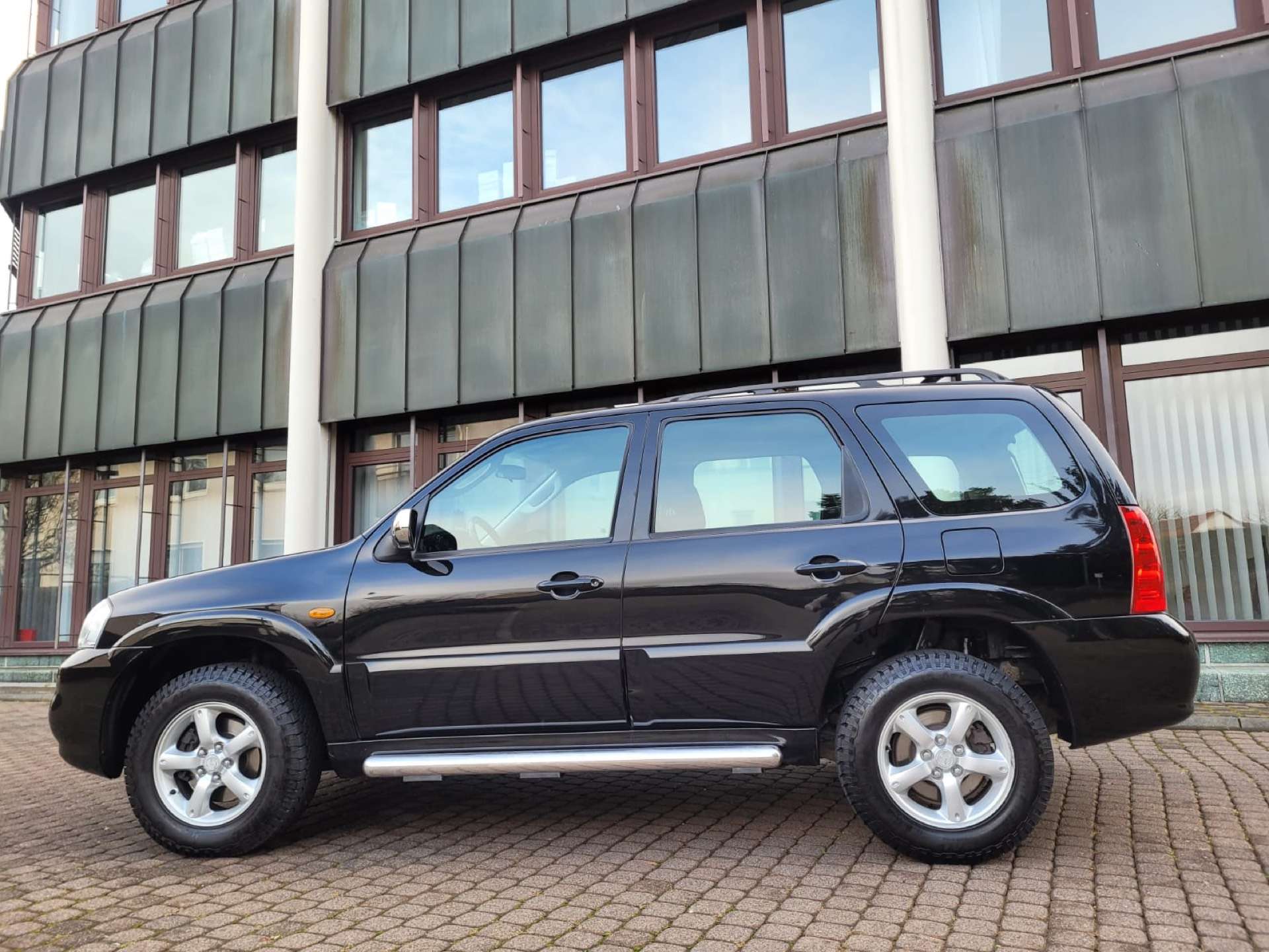 Second hand Mazda Tribute 2.3