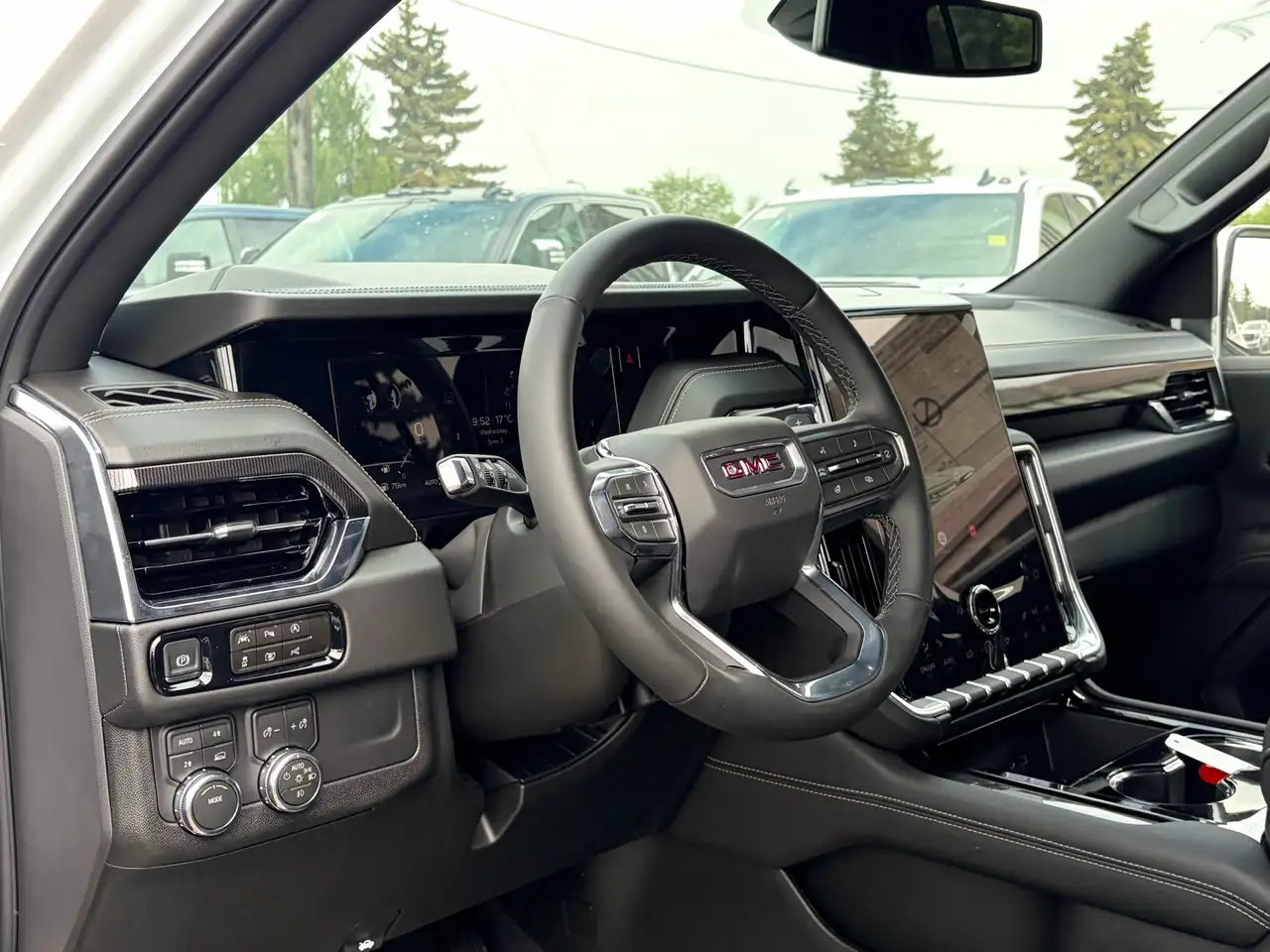 GMC Yukon снимка GMC Yukon
