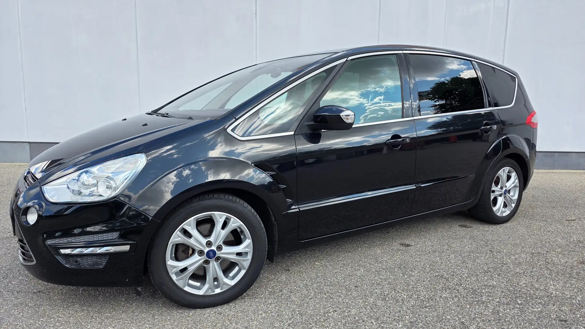 Ford S-Max Titanium 2.0 Diesel 170 PS DPF 7-Sitze Klima AHK Black - 1