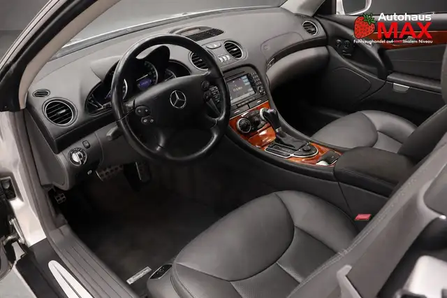 Mercedes-Benz SL view 11