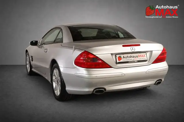 Mercedes-Benz SL view 3