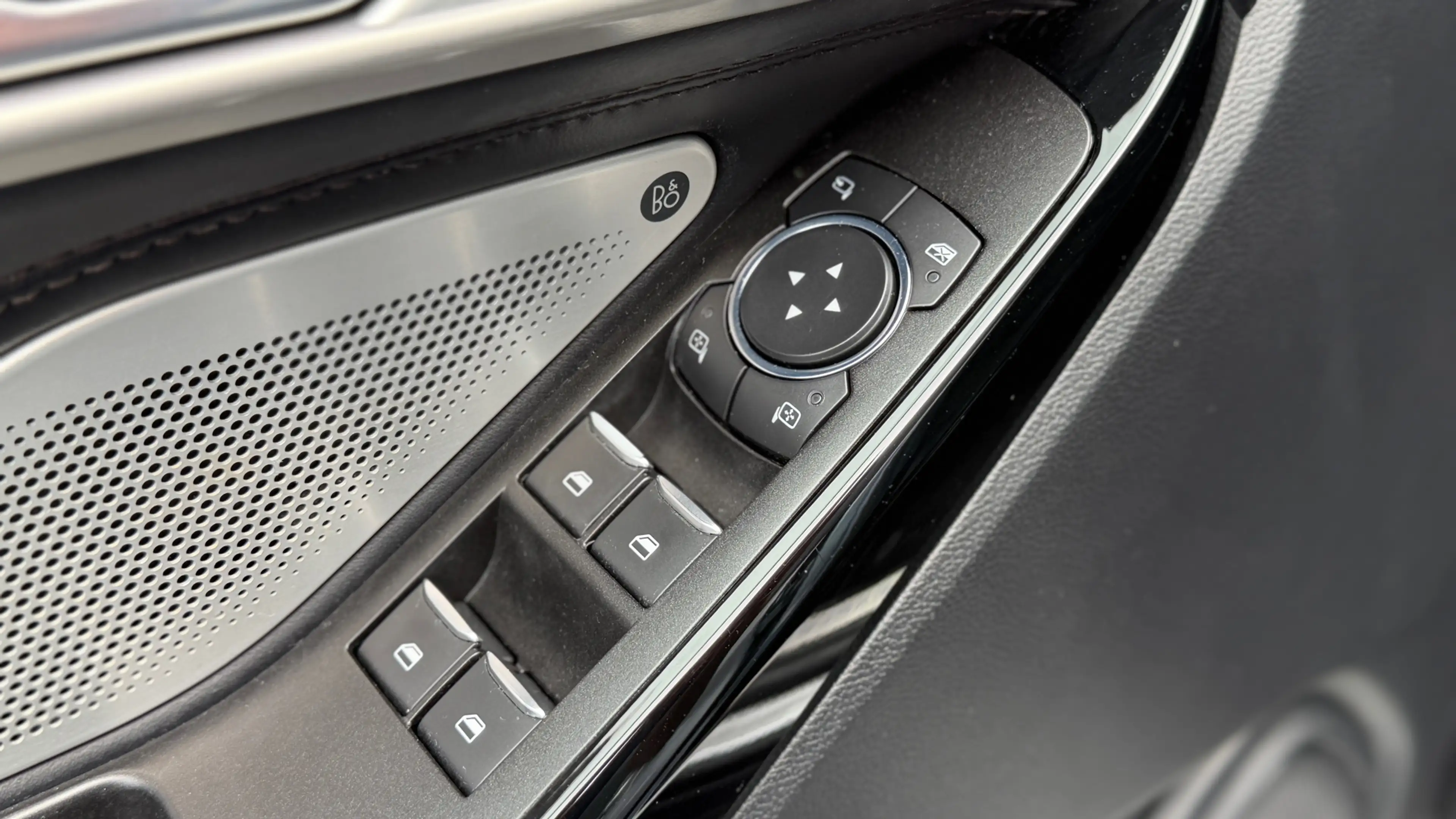 Ford Explorer 3.0 V6 EcoBoost PHEV Platinum — photo 13