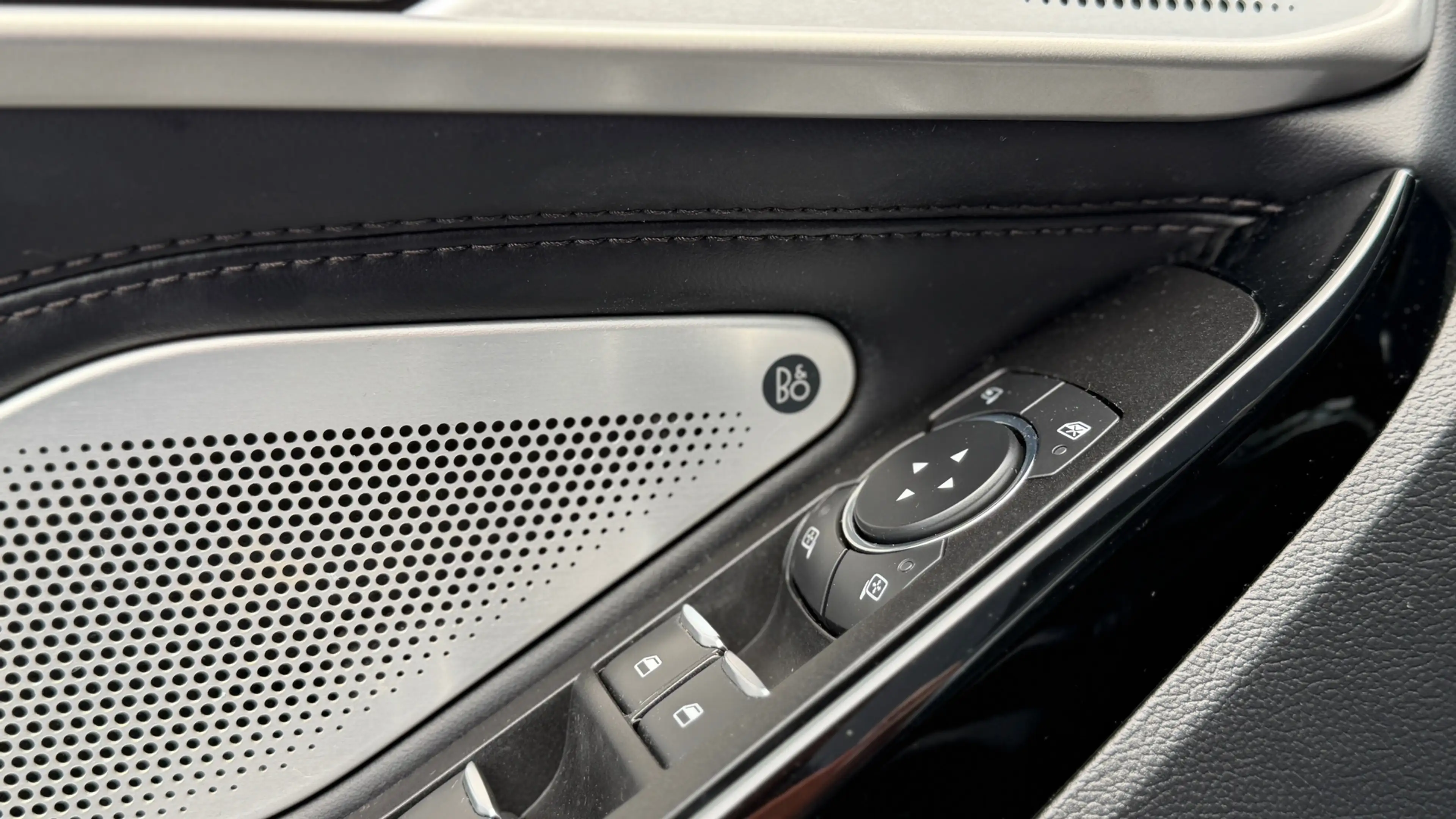Ford Explorer 3.0 V6 EcoBoost PHEV Platinum — photo 14