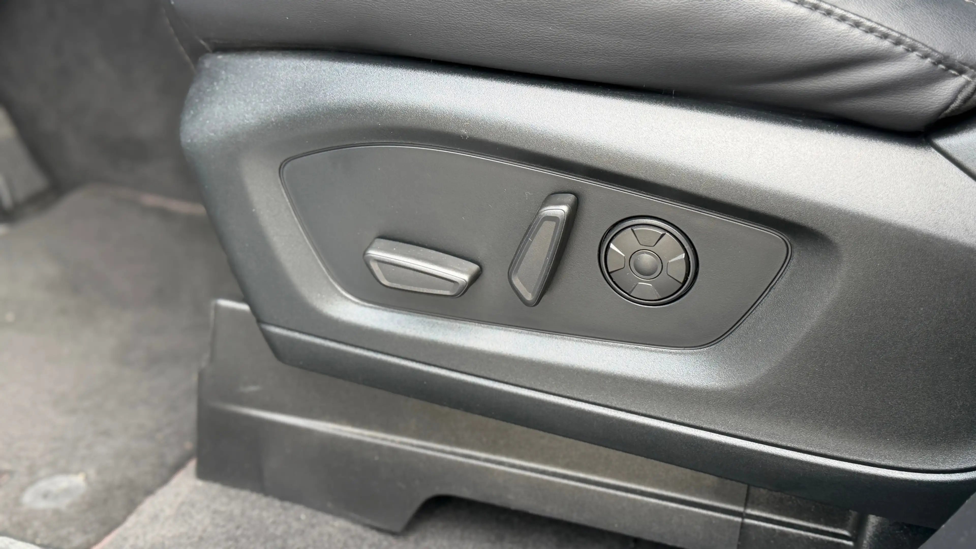 Ford Explorer 3.0 V6 EcoBoost PHEV Platinum — photo 15