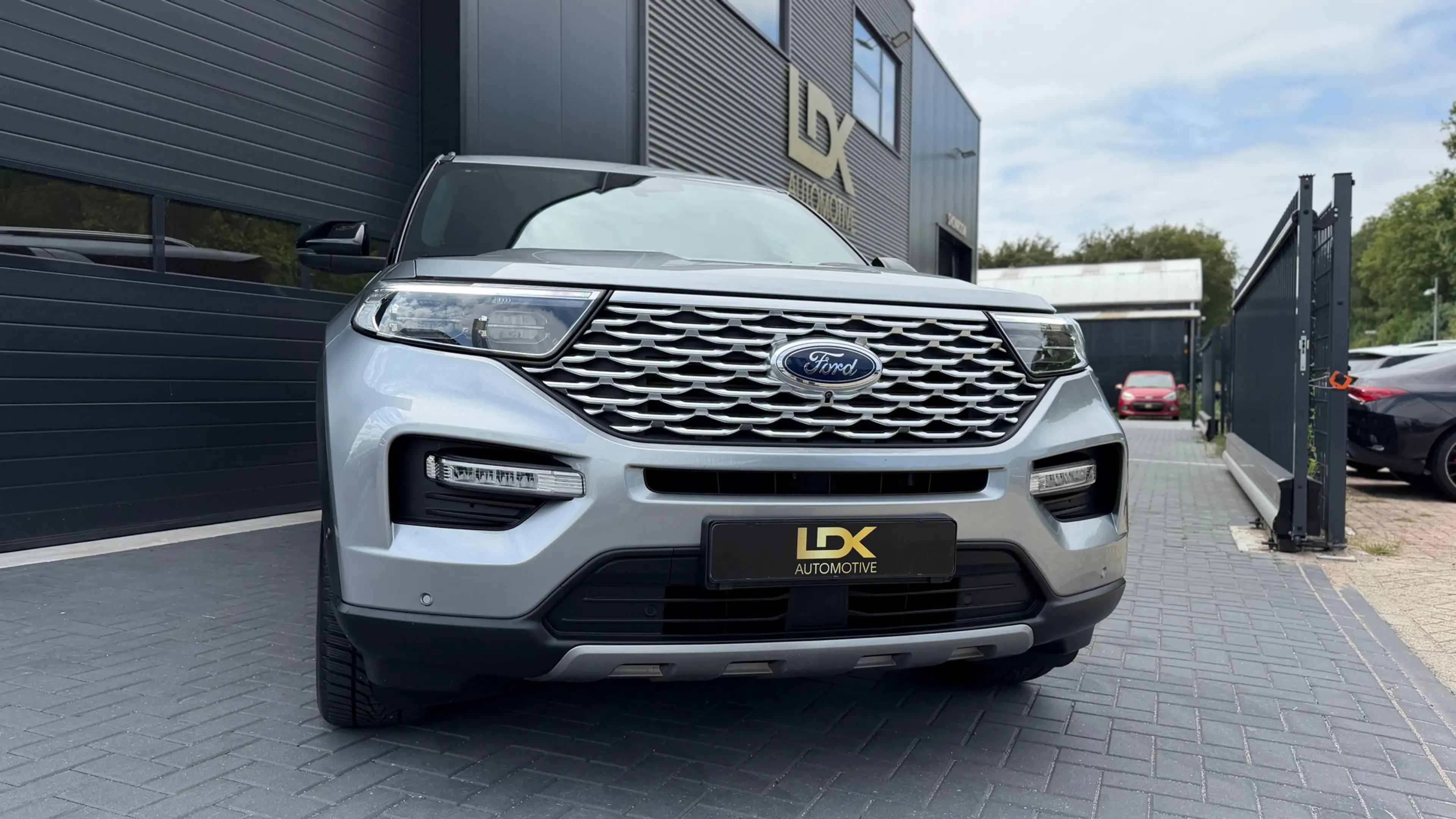 Ford Explorer 3.0 V6 EcoBoost PHEV Platinum — photo 10