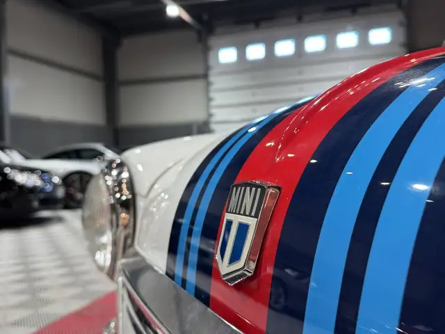 Mini Hatch view 3